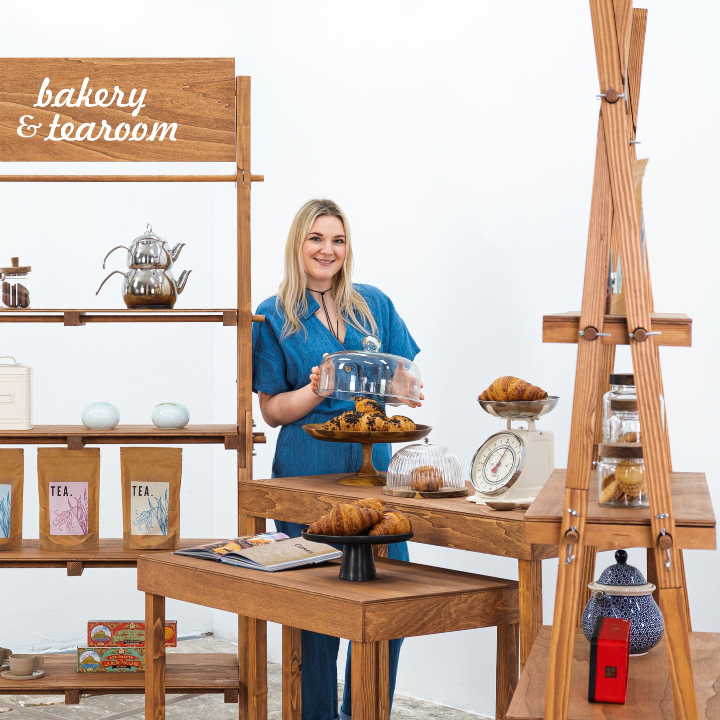 Booth display arrangement ideal for artisan fairs and pop-up stores