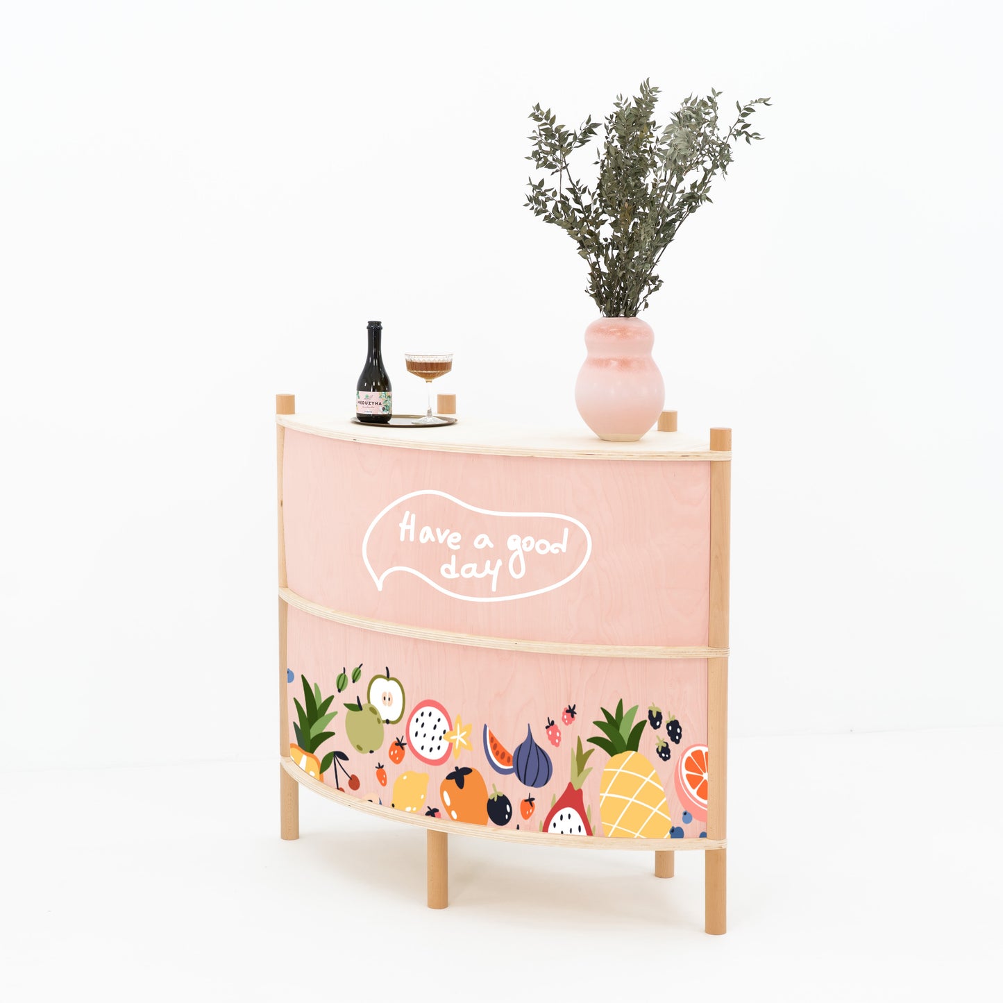 tool-free assembly of bambuk checkout counter – wooden posts screwing into place