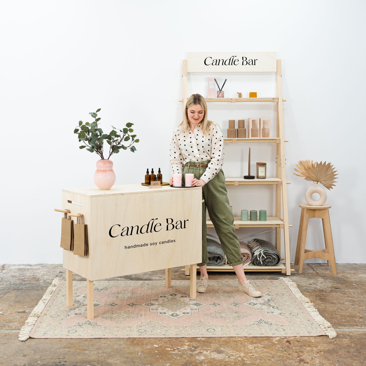 Lightweight modular retail booth for product displays
