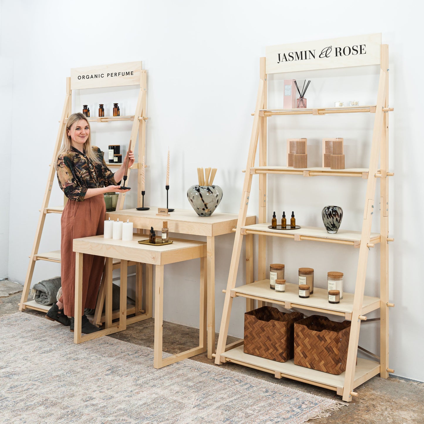 Minimalist wooden trade fair booth furniture