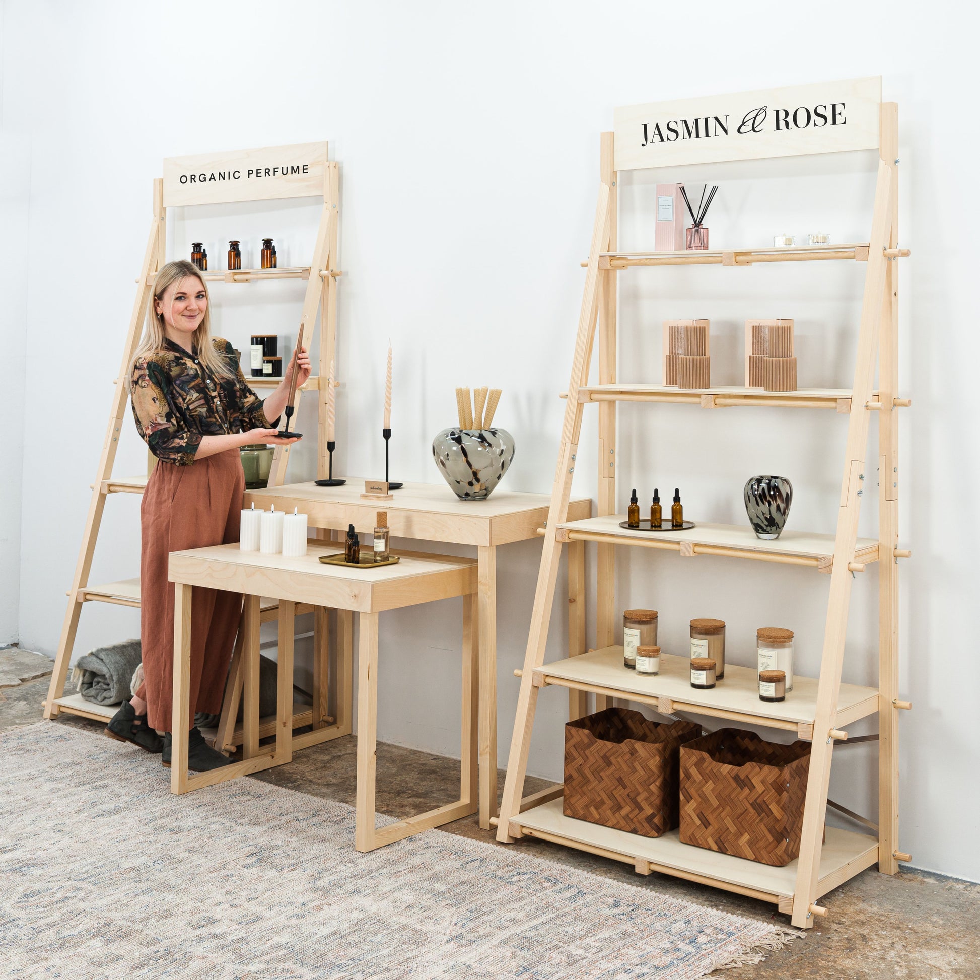 Minimalist wooden trade fair booth furniture