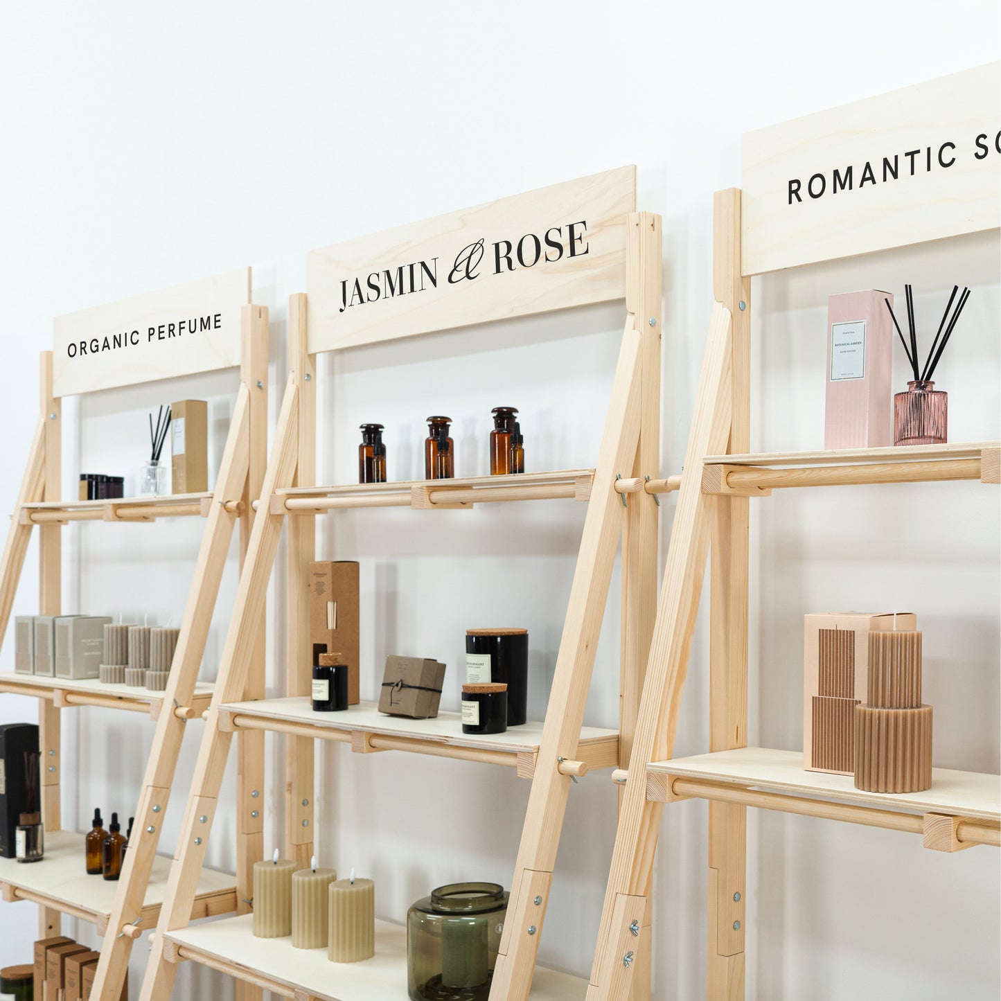 Compact retail booth with shelving