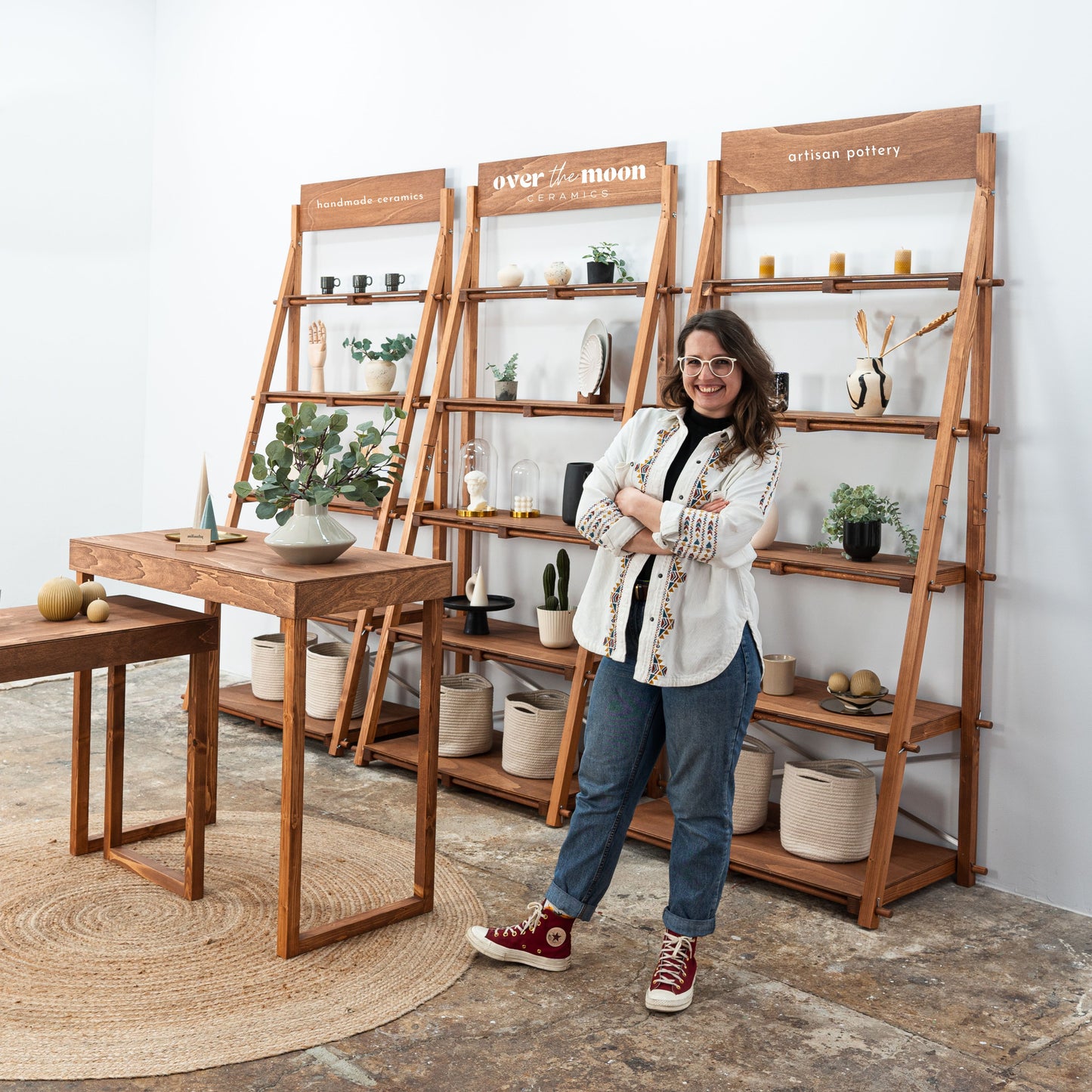 California Bundle – Coffee color display shelves and cascading tables for trade shows and pop-up shops
