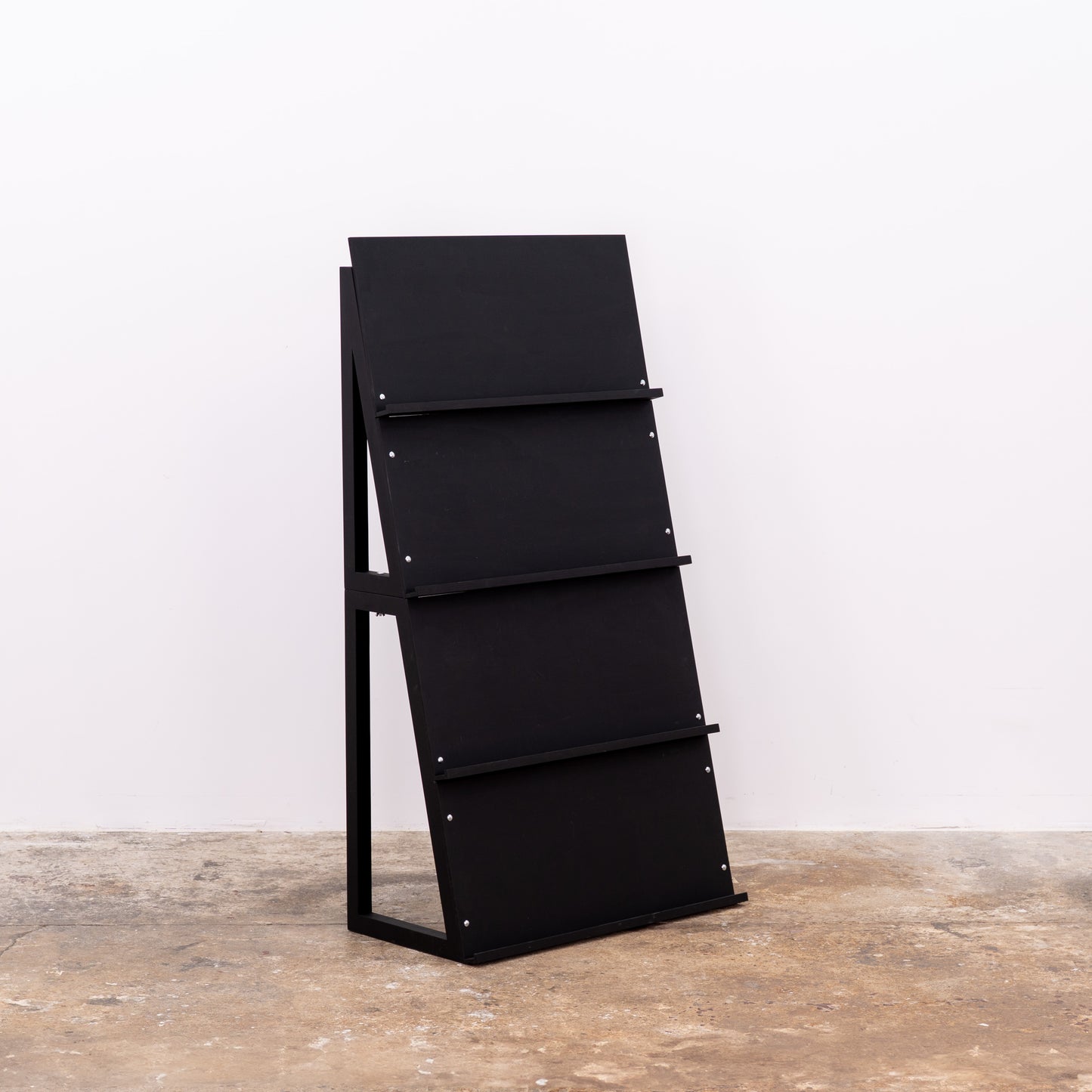 Modern presentation stand for creative studios and fairs