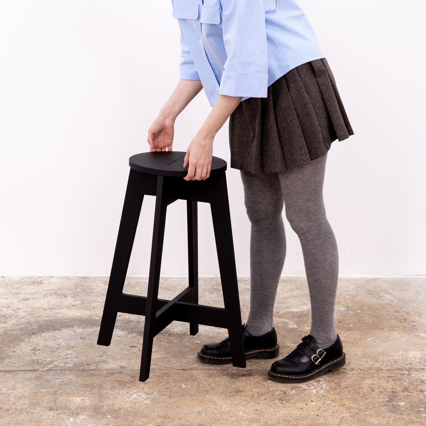 Freestanding bar stool for booths, fairs, or home use