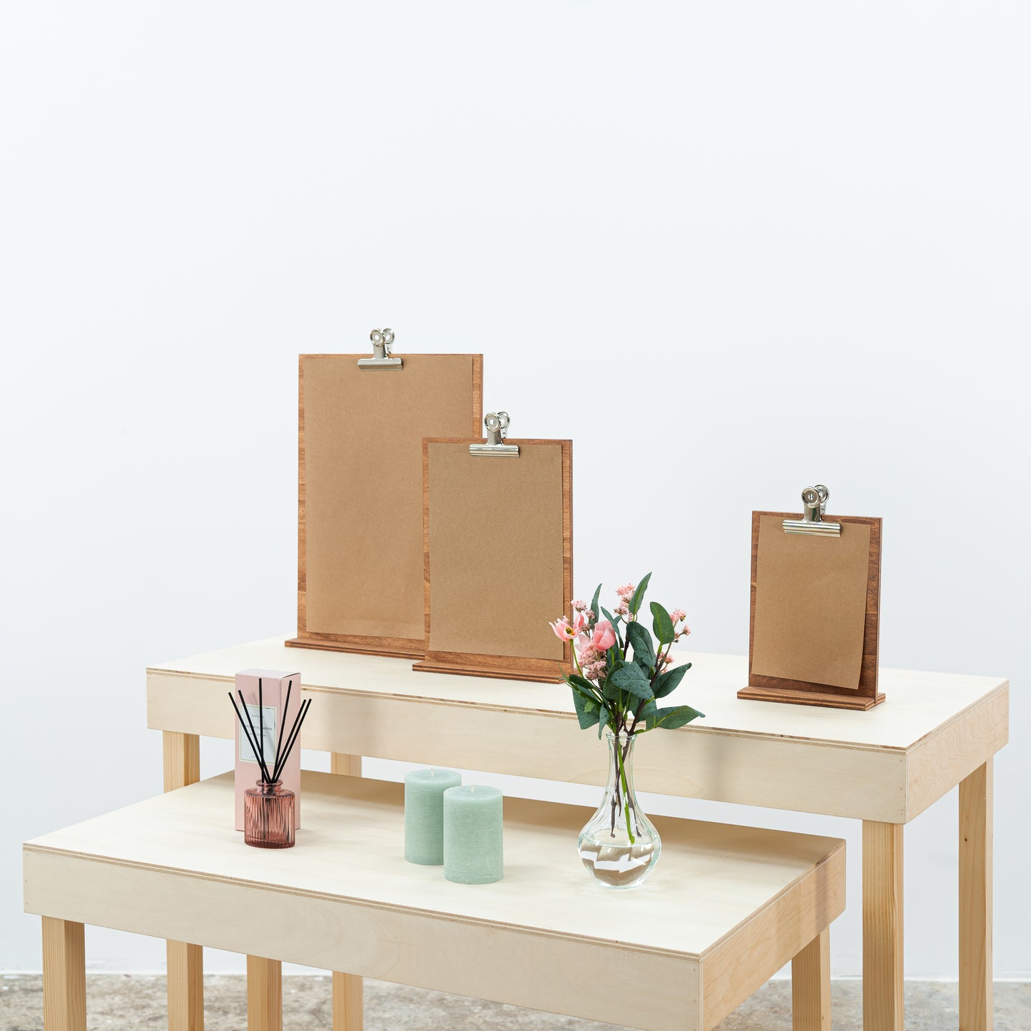 lightweight clipboard display for restaurants and boutiques