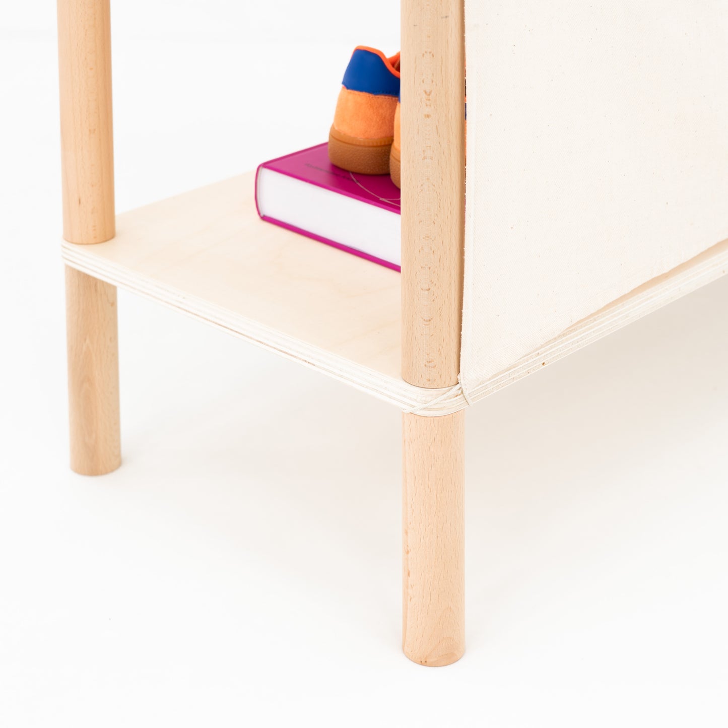 retail display shelf with open tiers