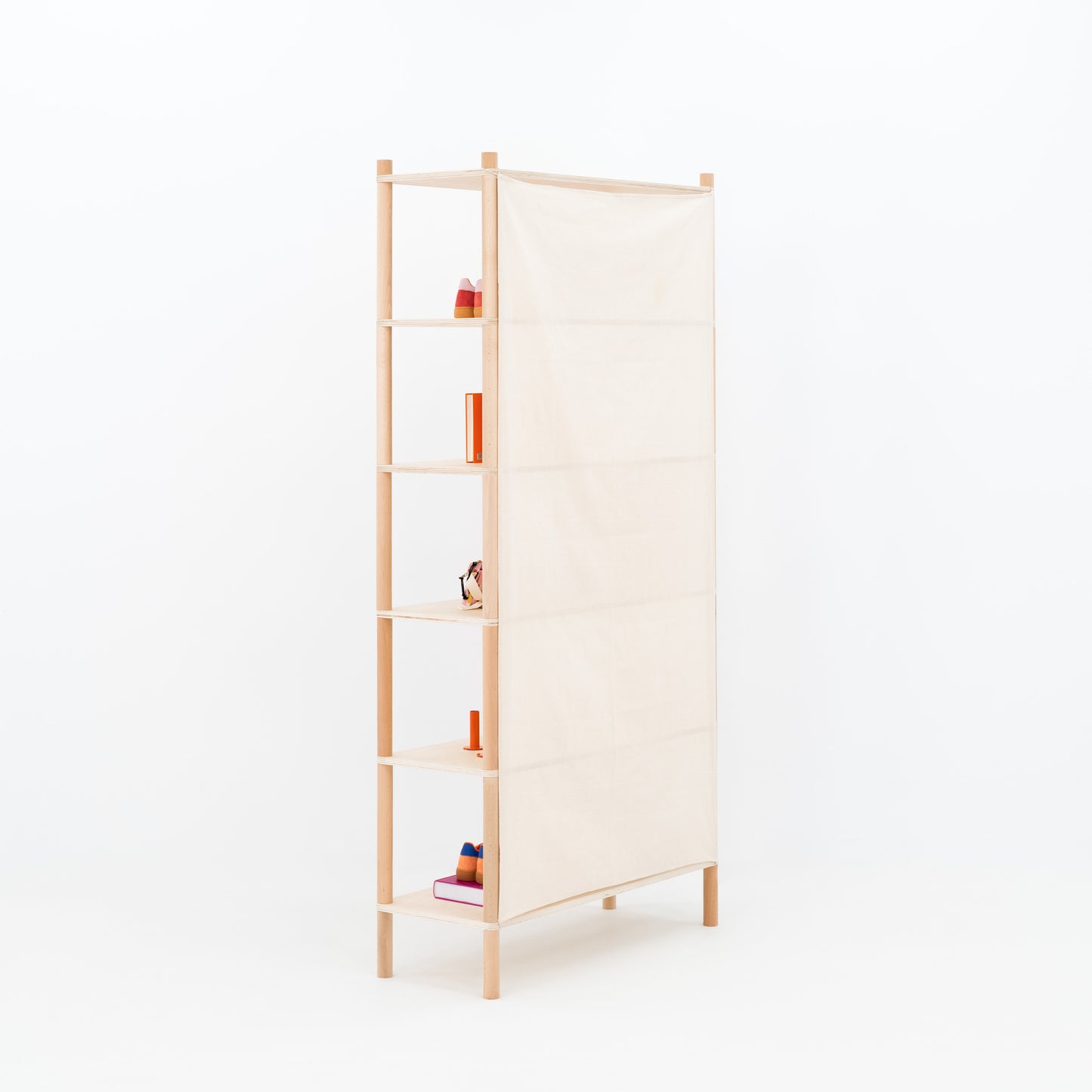versatile shelving system for market stalls