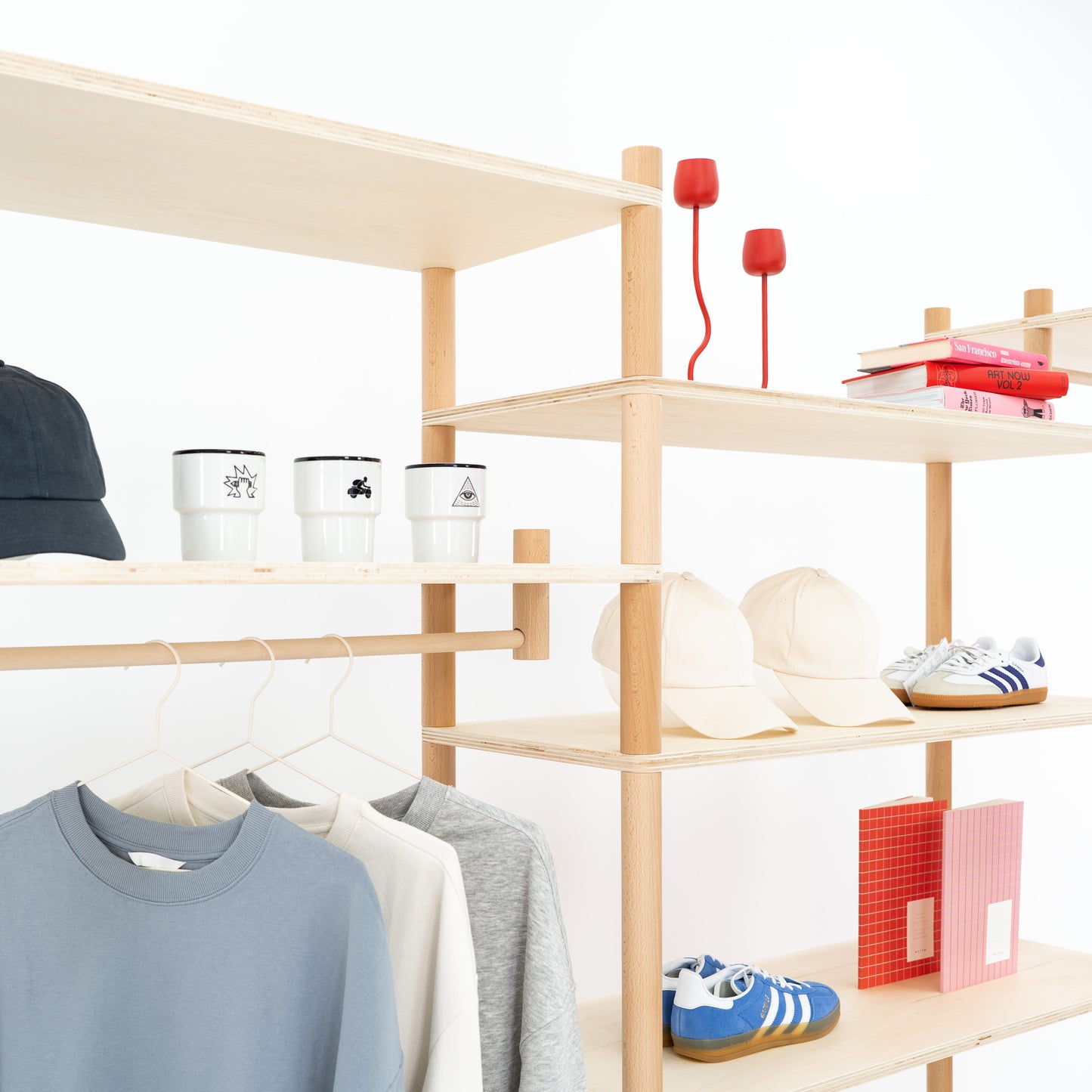 Durable display shelf for mobile retail use