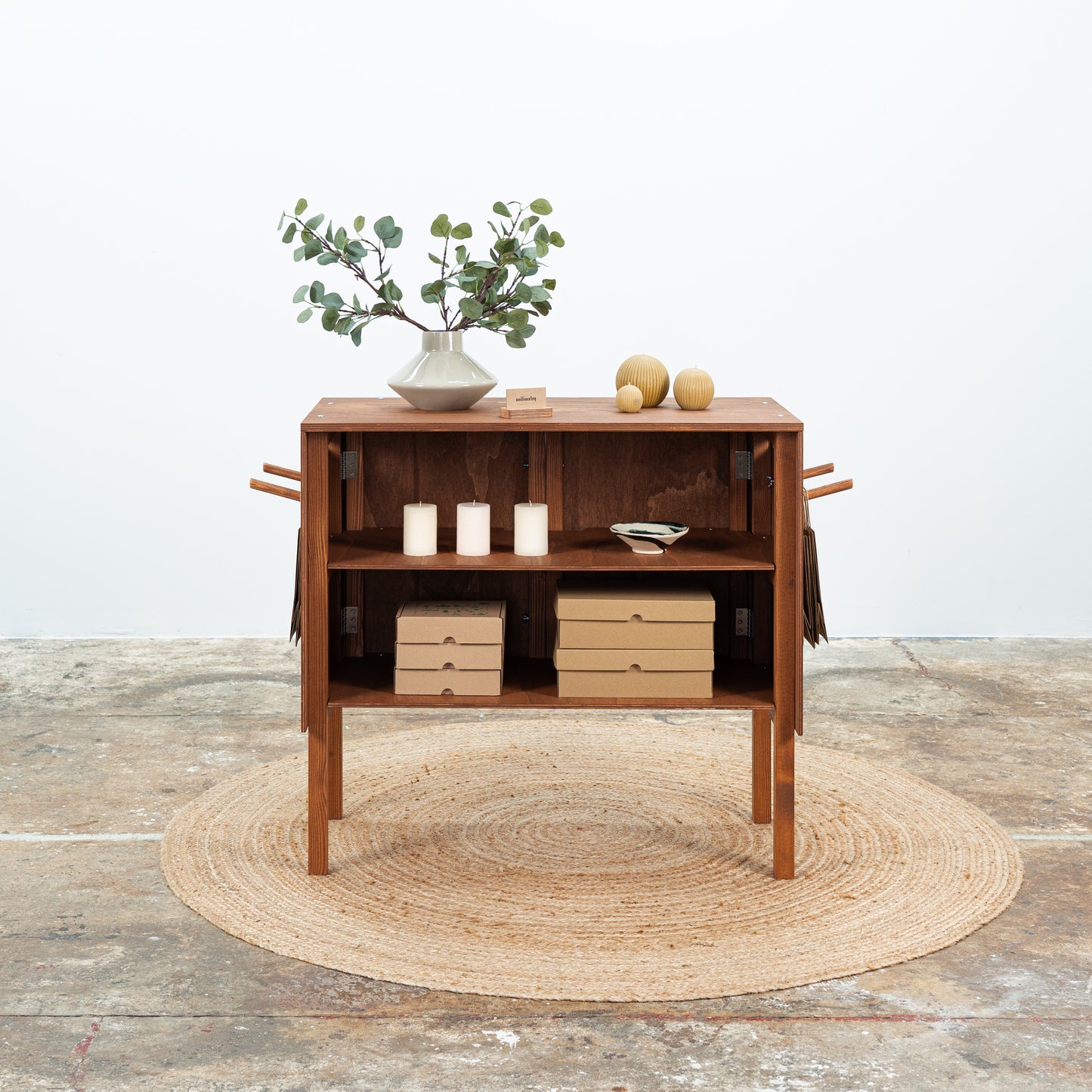 Modular checkout station with pegs for paper bags