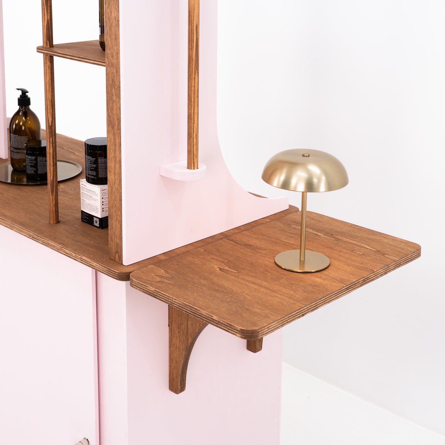 Event display station with extended work surface