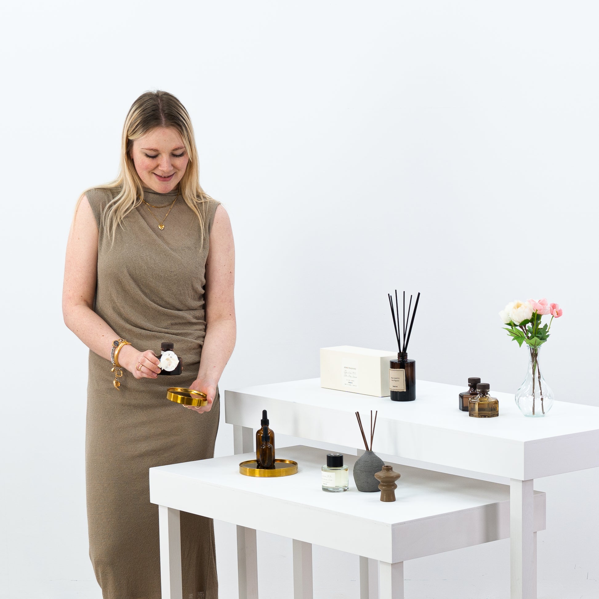 Minimalist white nesting tables for vendor stands and exhibitions