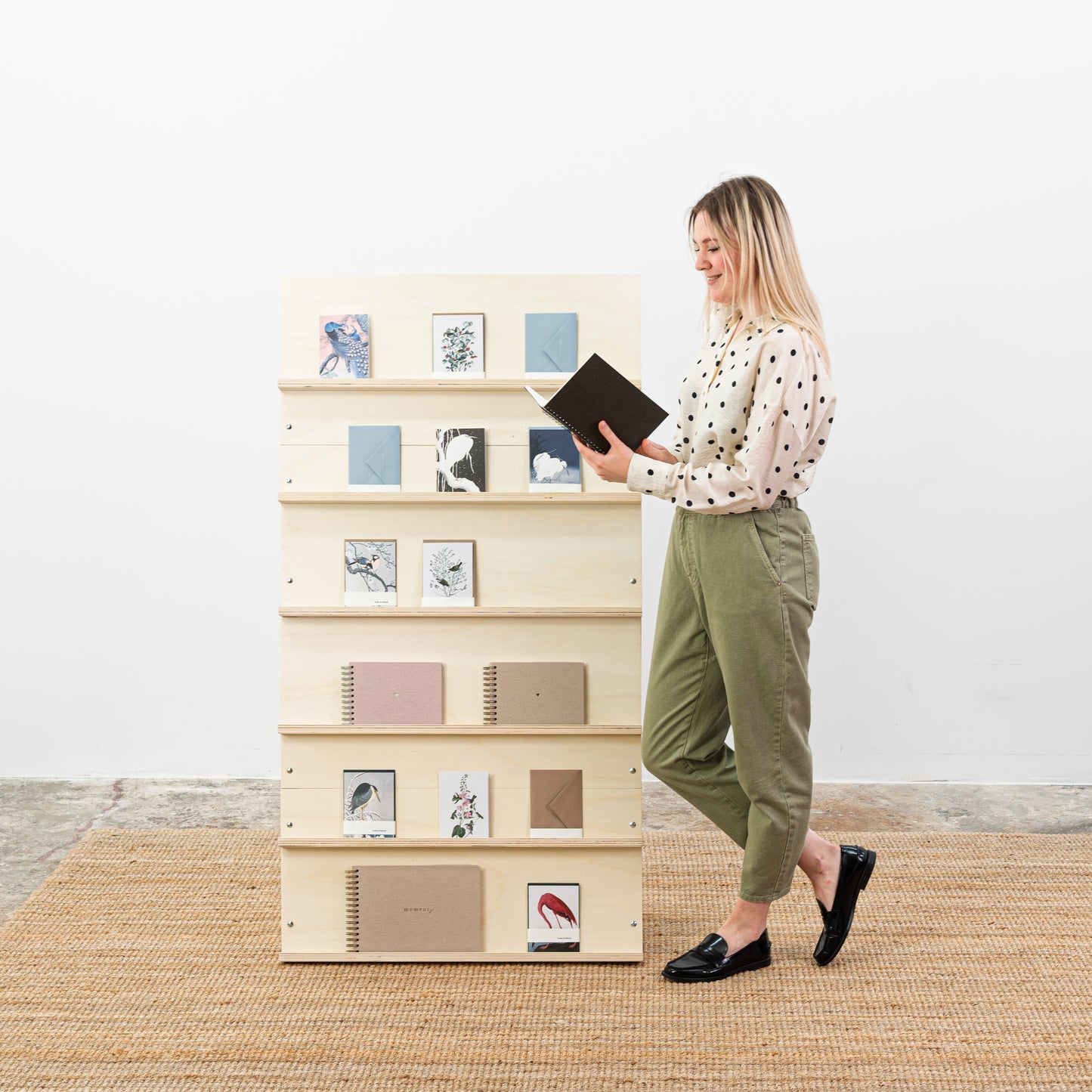Foldable natural wood brochure display stand with slanted tiers