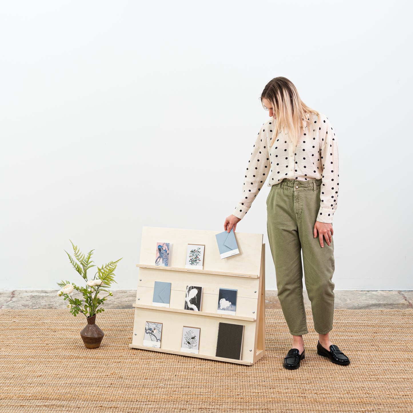 eco-friendly wooden rack for trade shows and pop-up shops