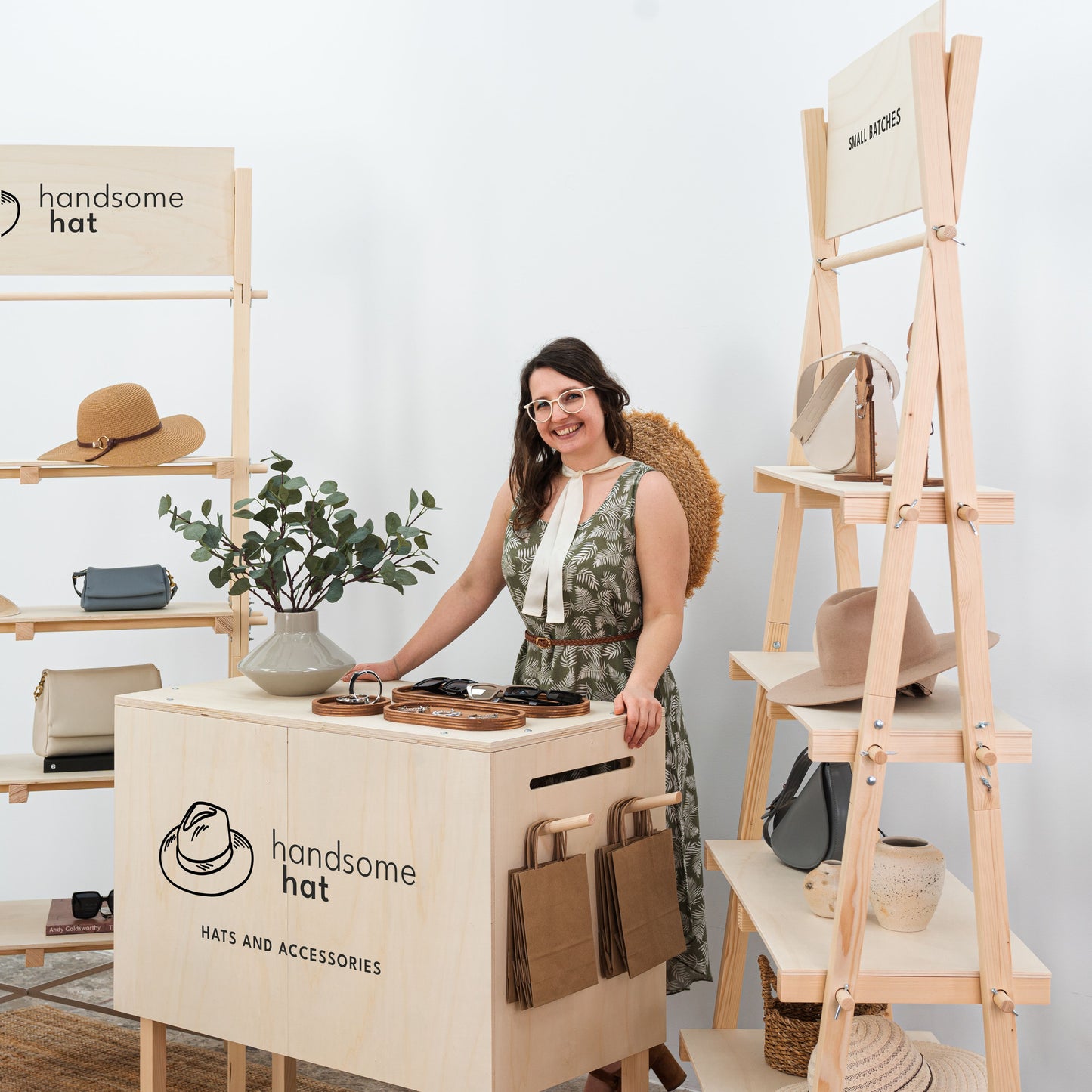 Natural wood display booth for exhibitions and pop-up events