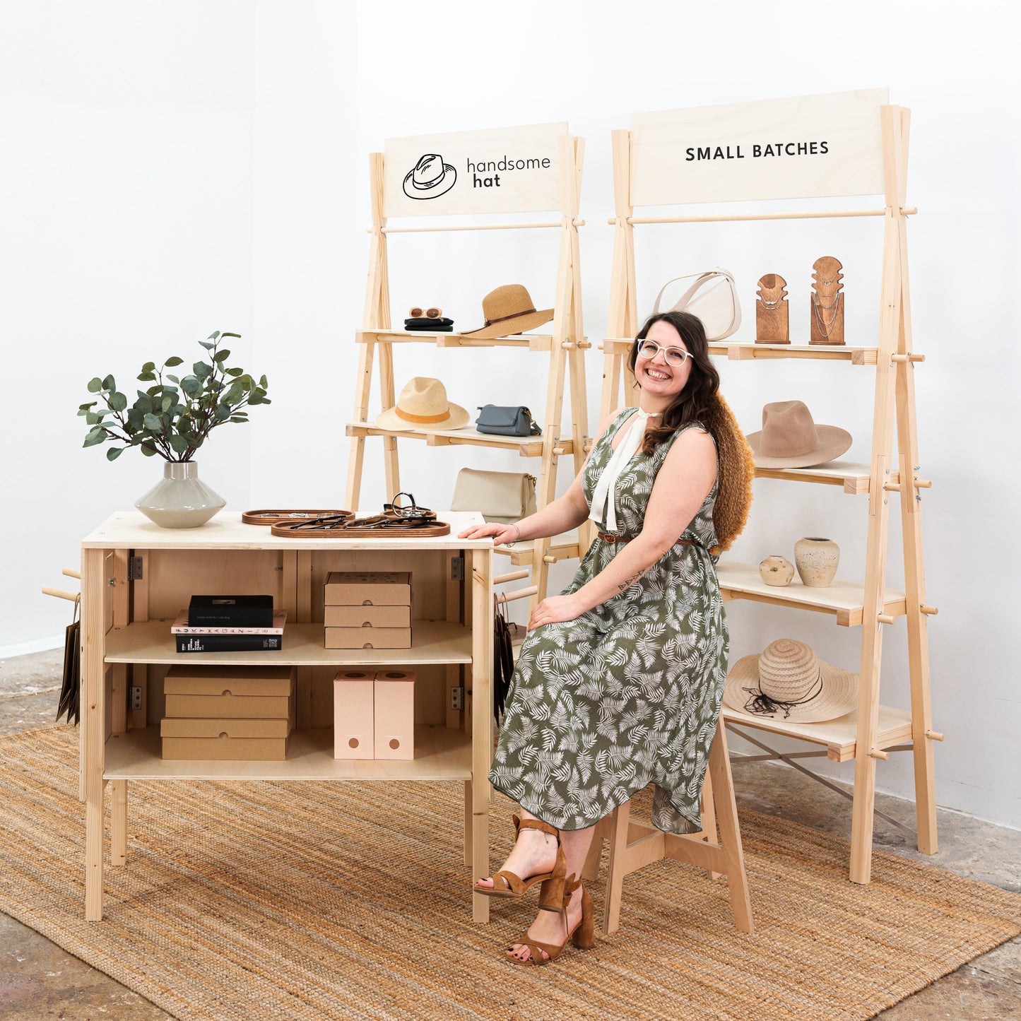 SET Dublin: Market fair portable display set | Vendor display | Shelving unit, check-out station and stool