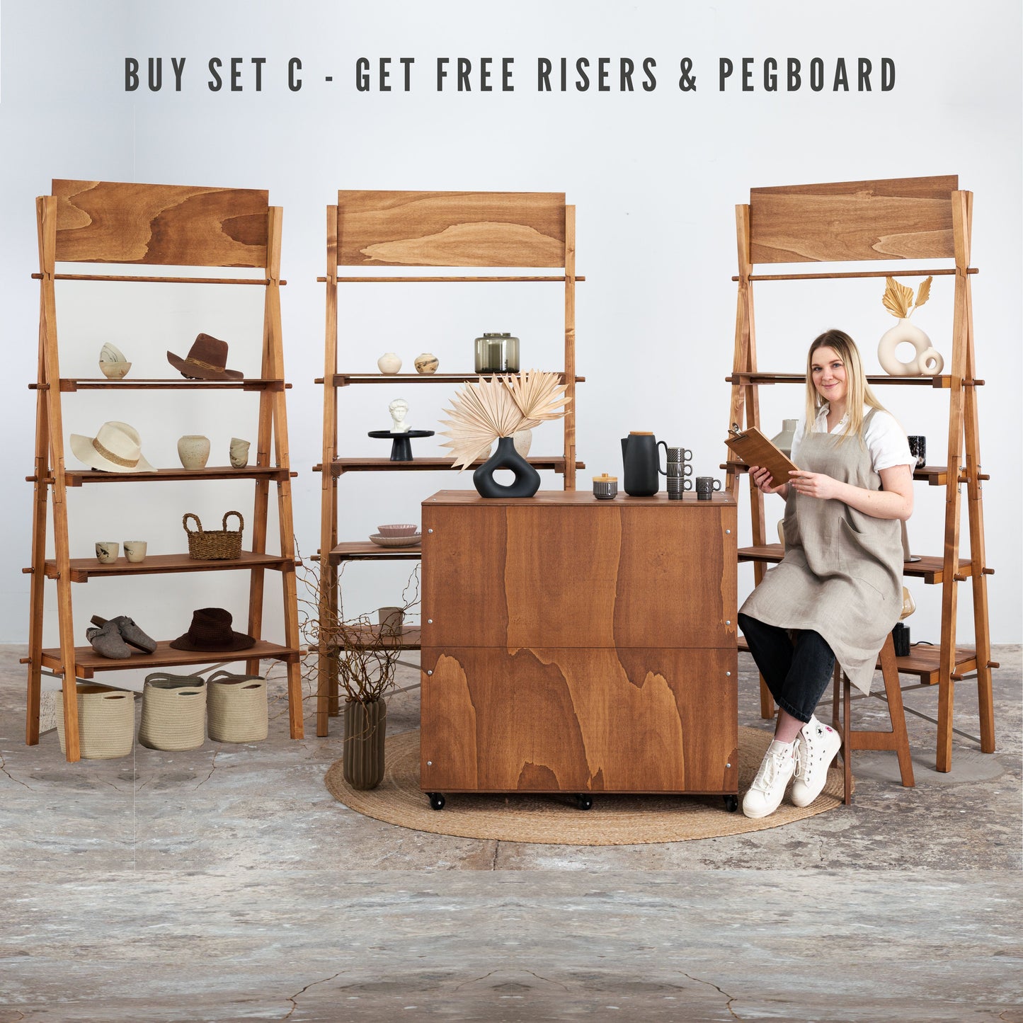 SET Glasgow CF: Kassenständer VC-08-W-CF, Regal VS-03-CF und Barhocker in Kaffeefarbe