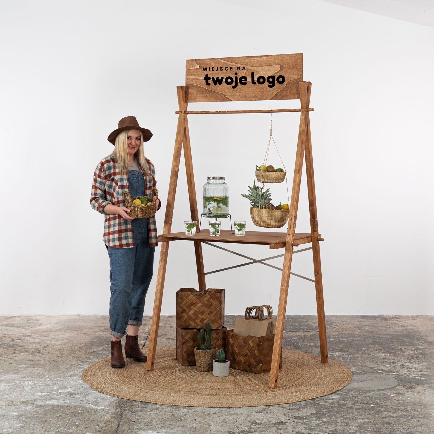 Compact trade fair display stand with customizable branding options in coffee finish