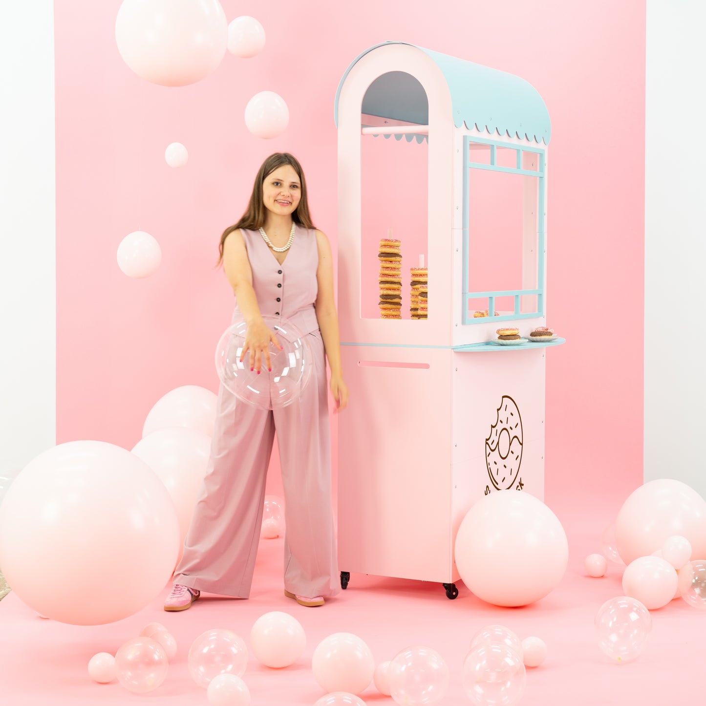 Event kiosk with adjustable shelves and customizable colors