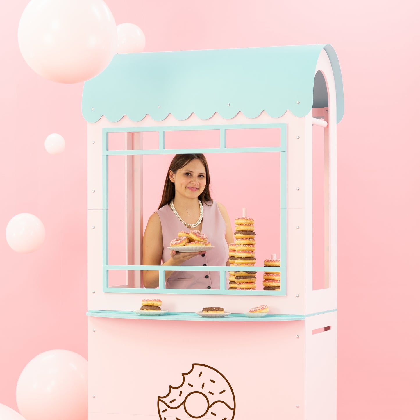 Mobile catering kiosk with customizable front panel and RAL colors