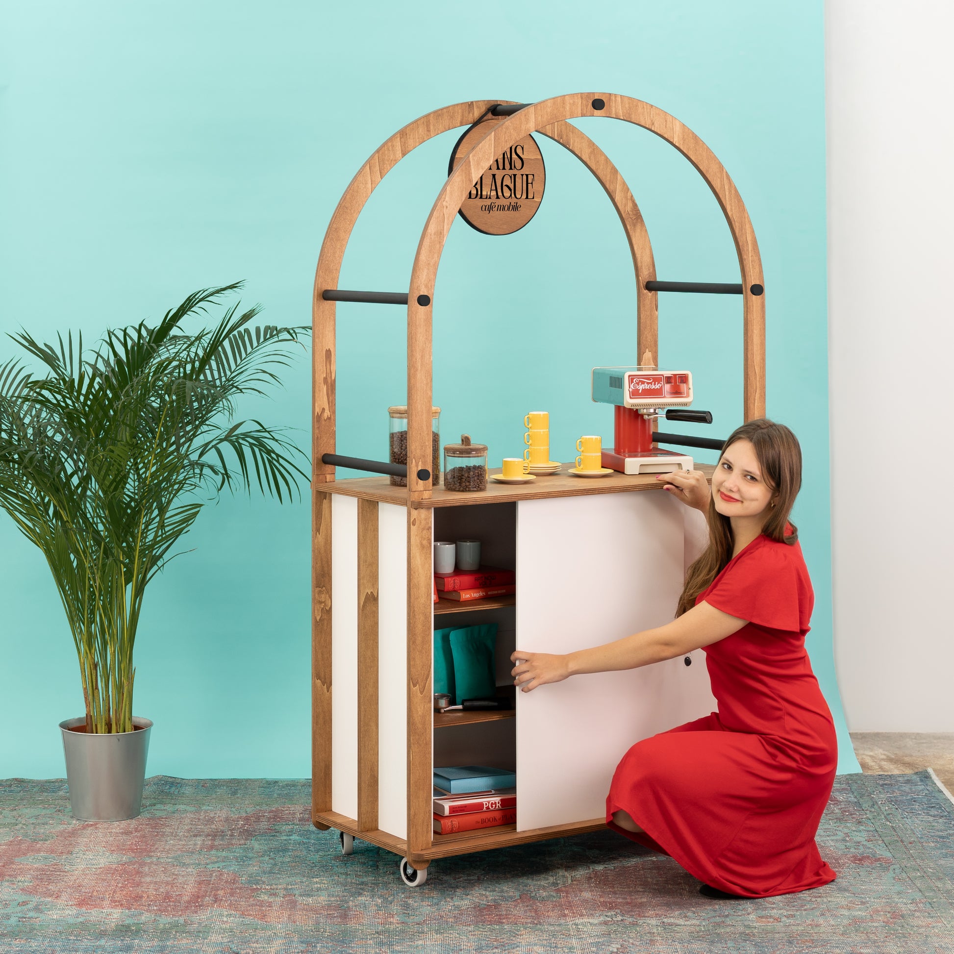 Mobile dessert and beverage cart with customizable front panel