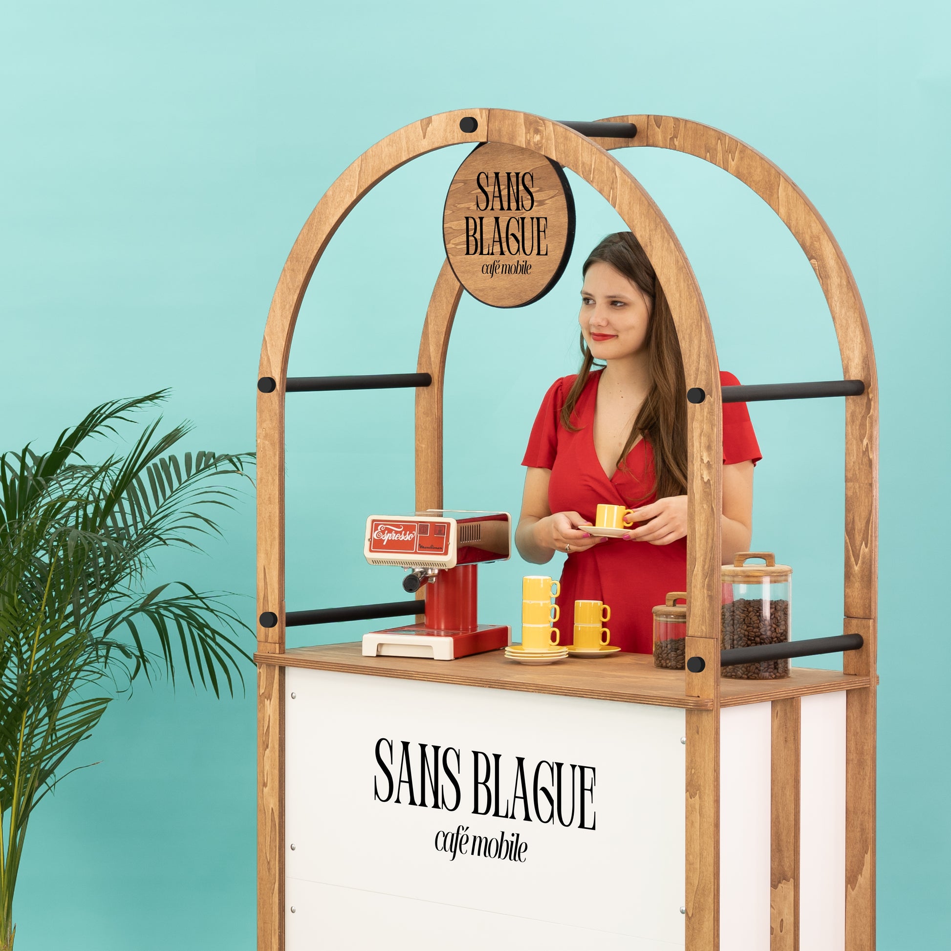 Snack and drink station on wheels for weddings and festivals