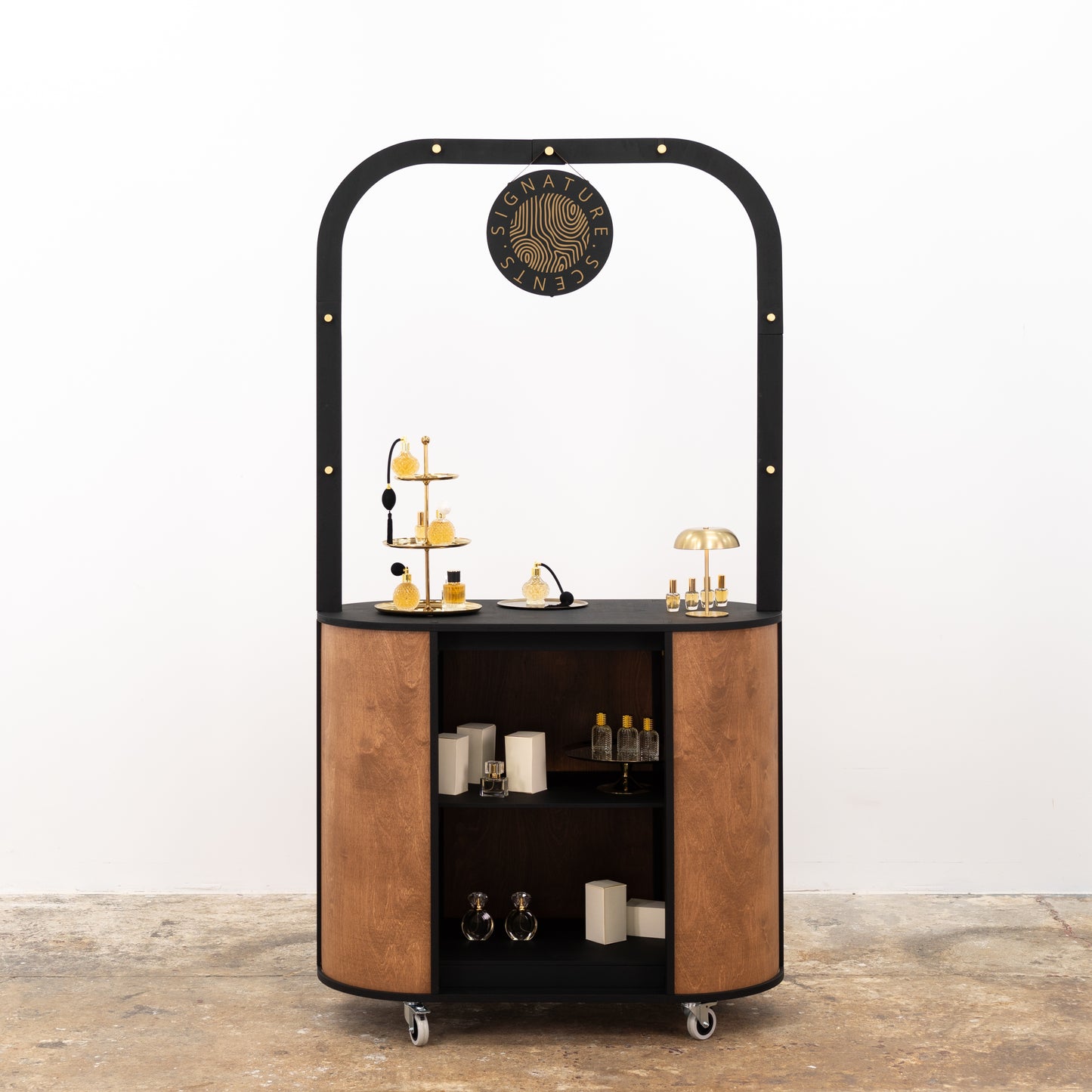 Flexible marketing cart for visual setups