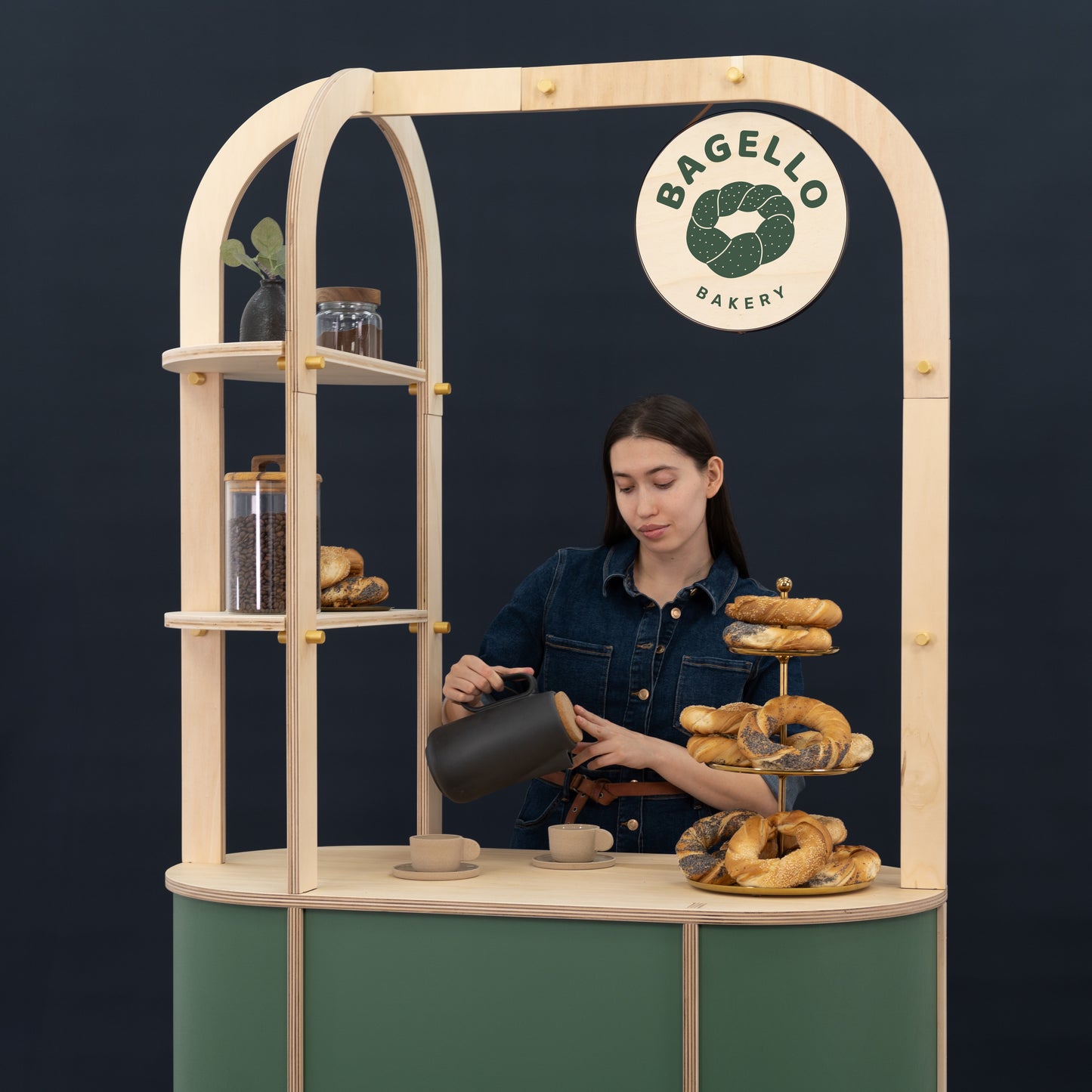 Branded retail cart with upper arch frame