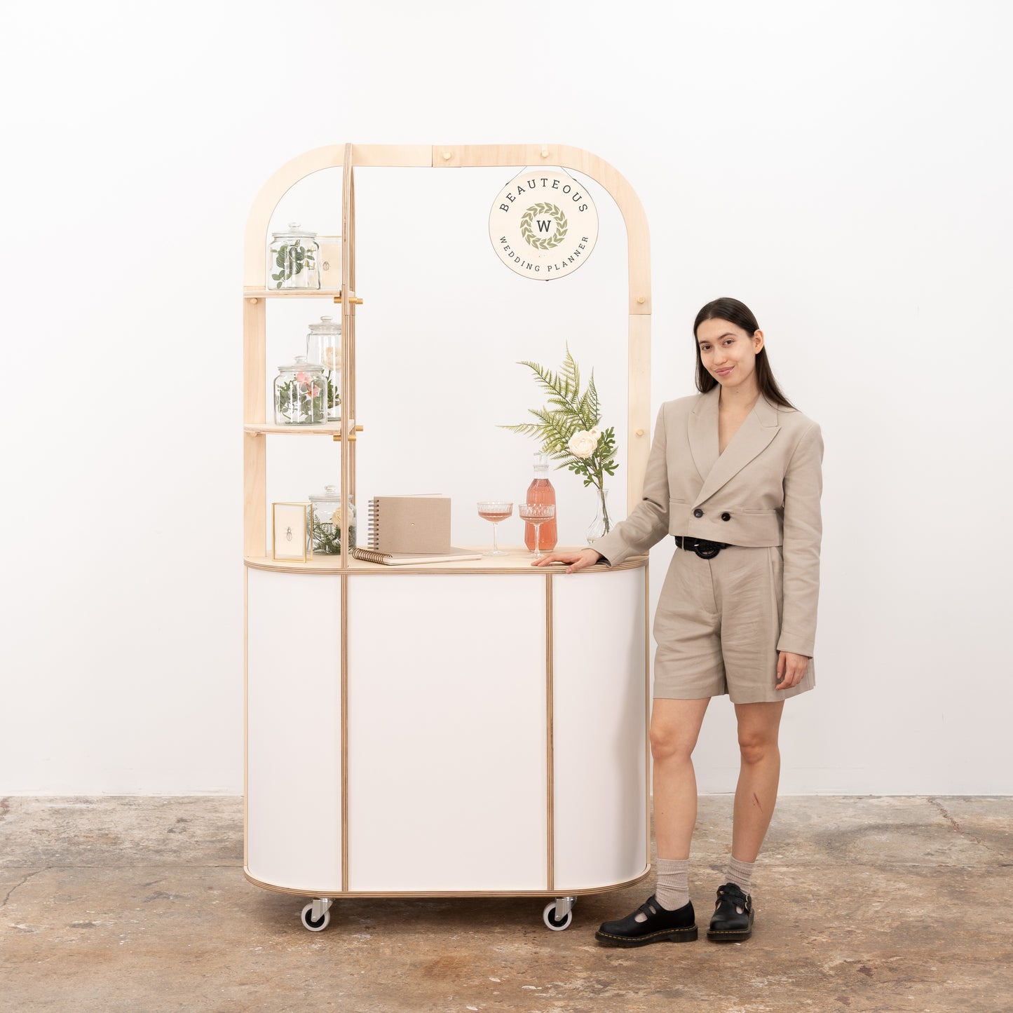 Modular display cart with shelves for pop-up events