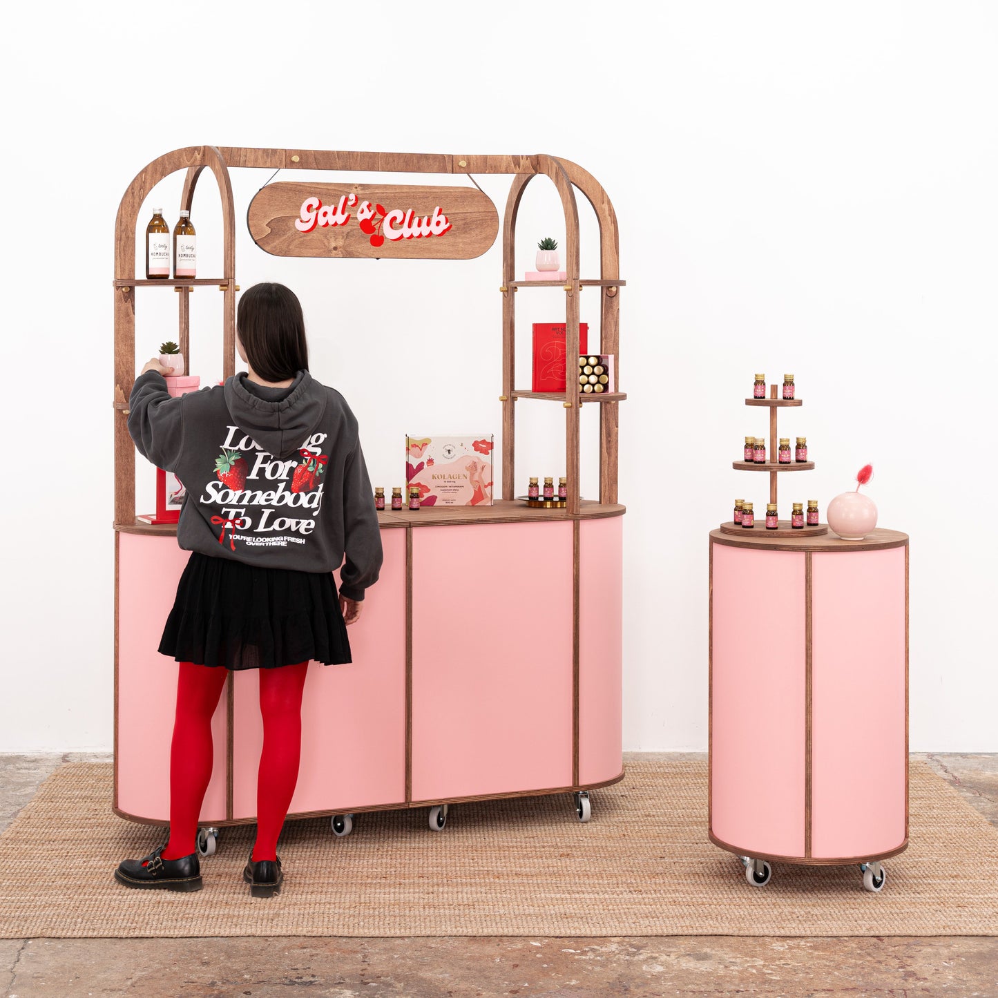 Stylish VC-29 cart displaying drinks and fresh floral arrangements, ideal for mobile flower shops or beverage stations at events.