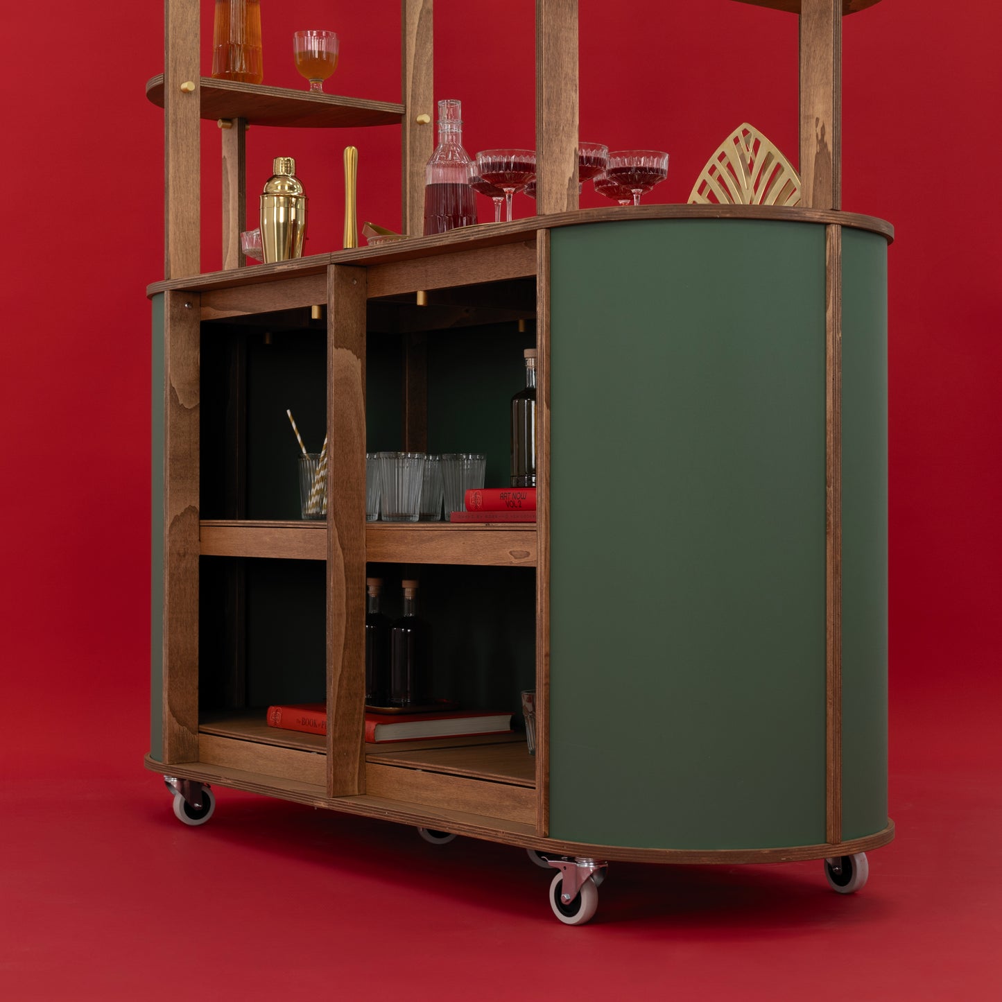 The VC-29 cart with its lockable caster wheels, ensuring stability and secure placement during service at events or trade shows.