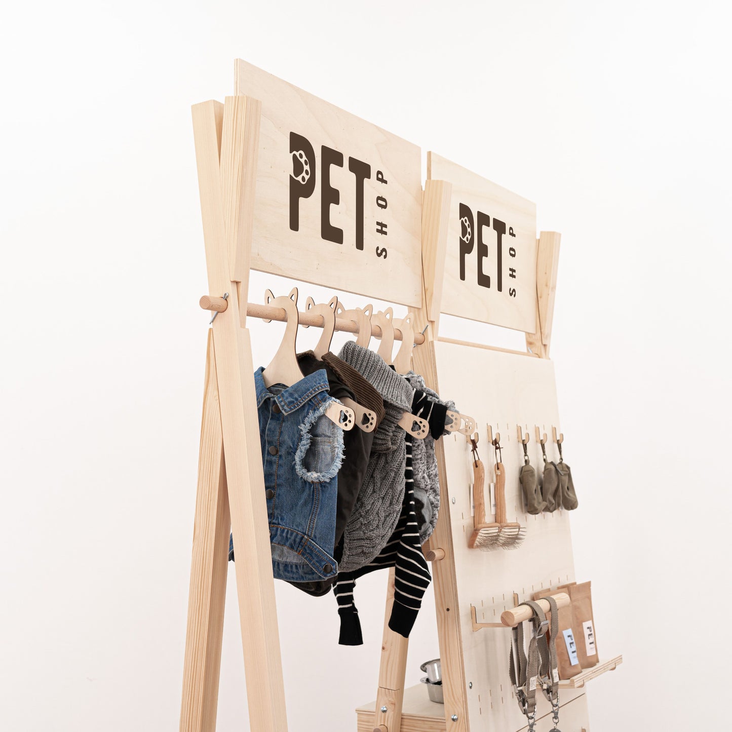Natural wood modular rack for flexible product presentation at fairs