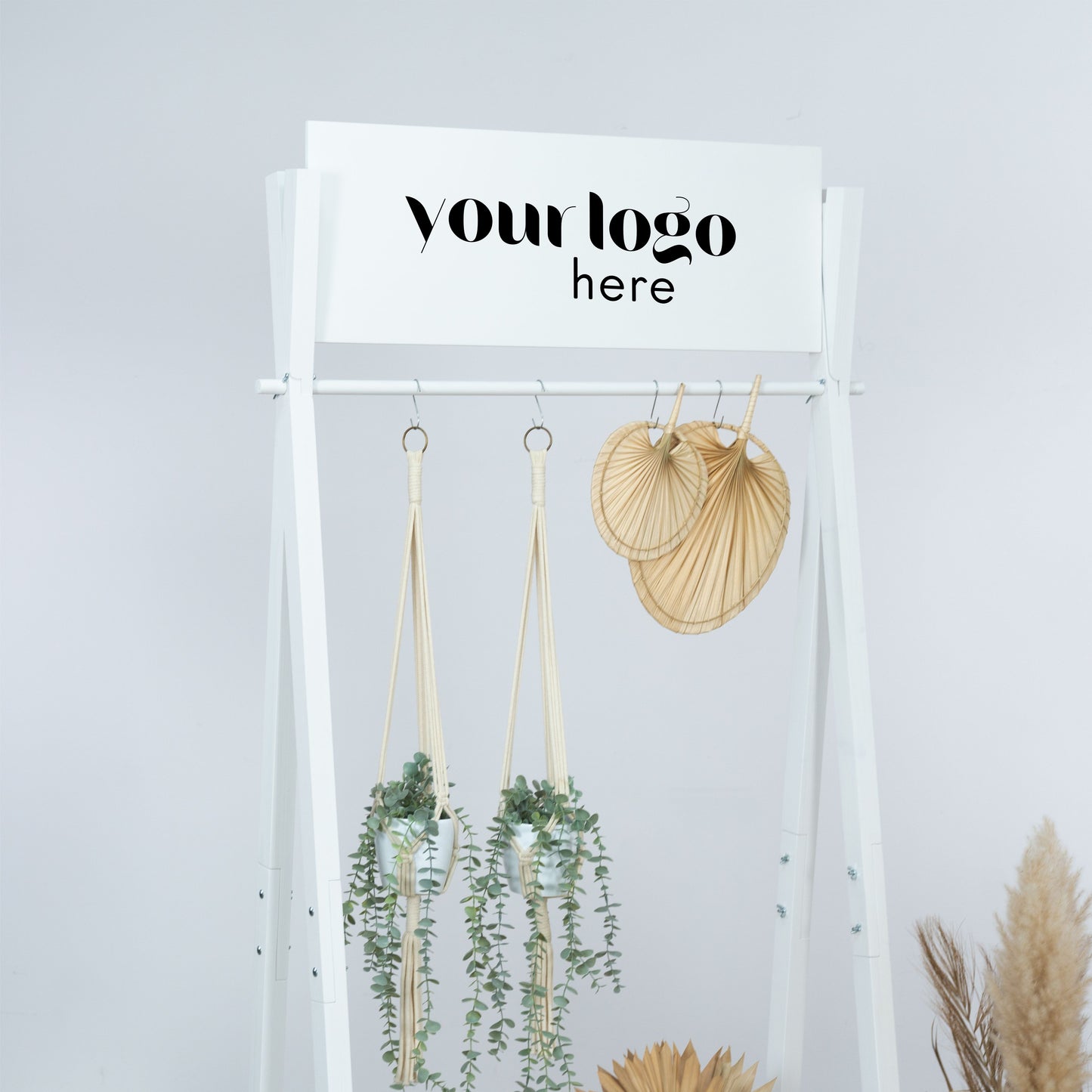 Fashion display unit in white with two display zones