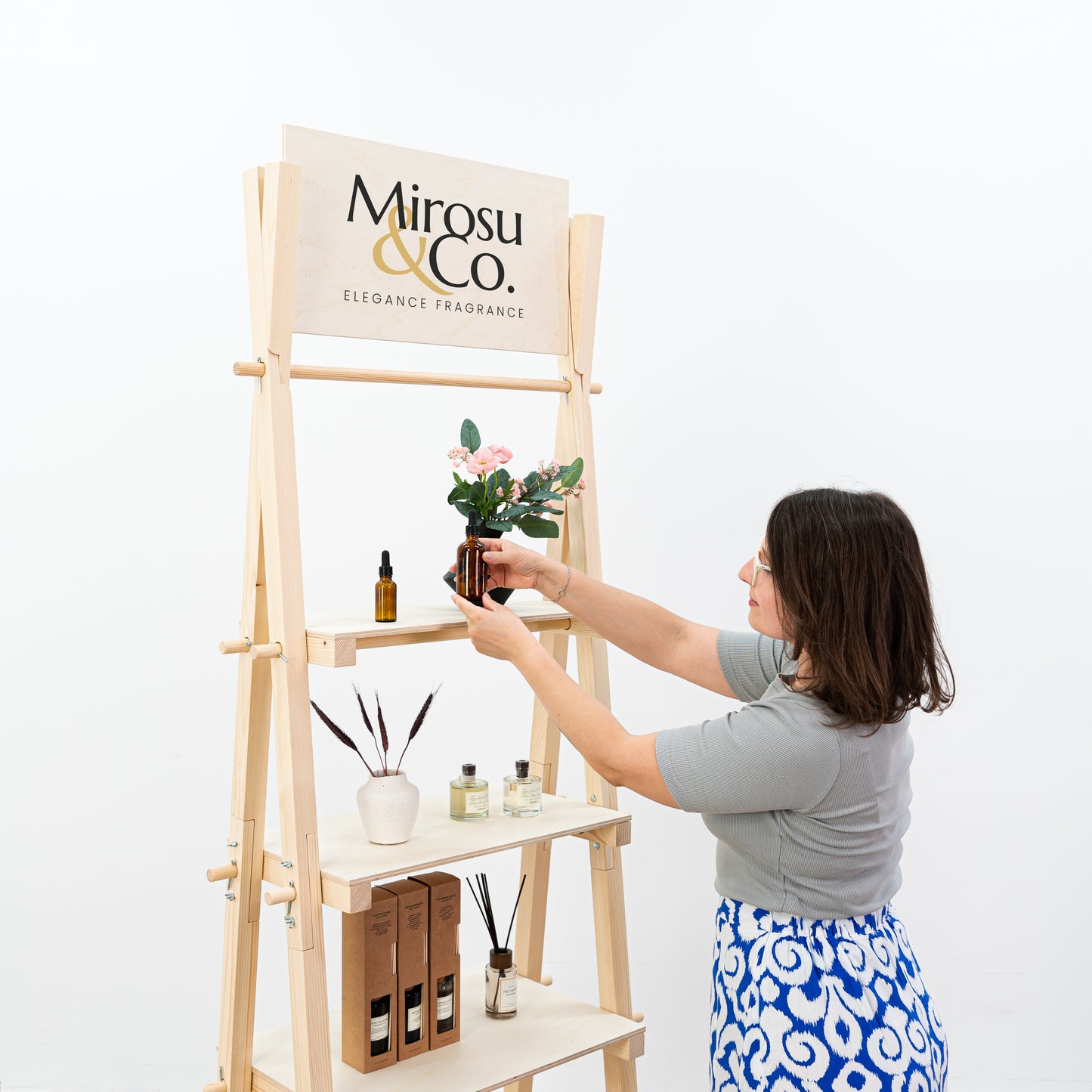 Spruce wood shelving unit with spacious product visibility