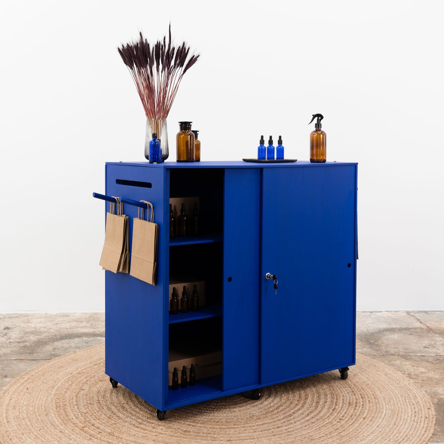 Event vendor station with personalized branding and POS storage