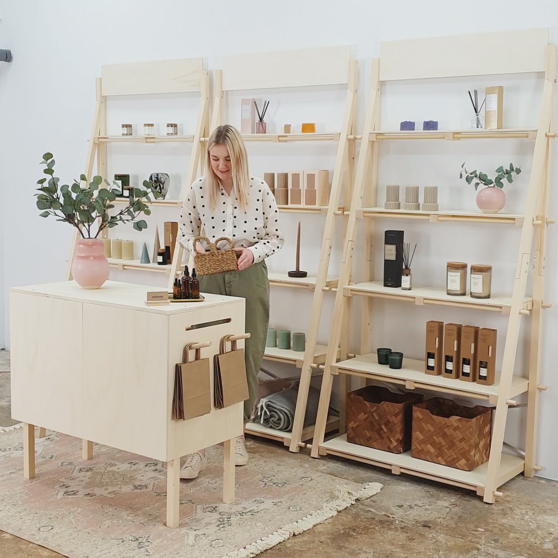 Video showcasing complete the modular trade show booth in action