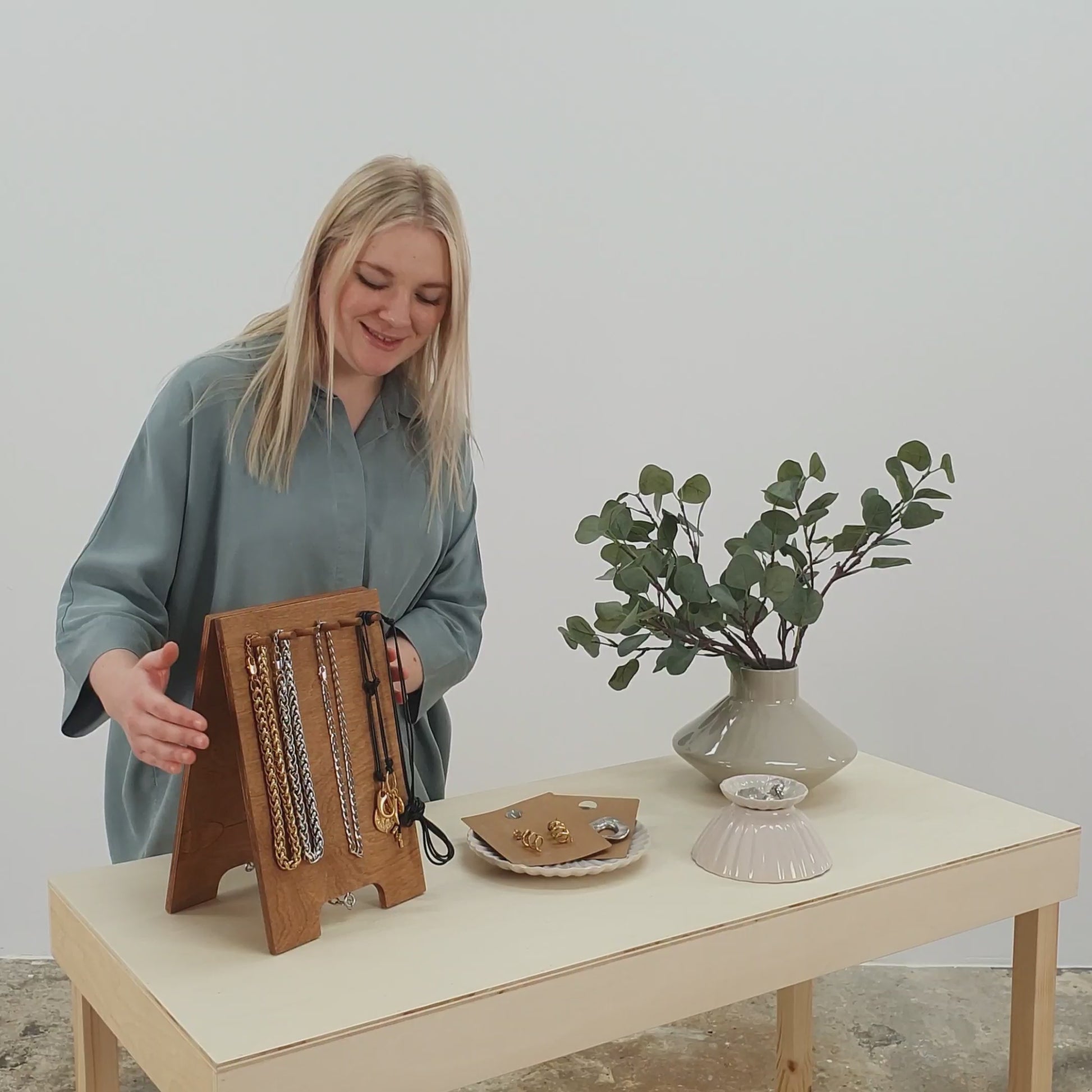 necklace display stand for retail shops and pop-up stores