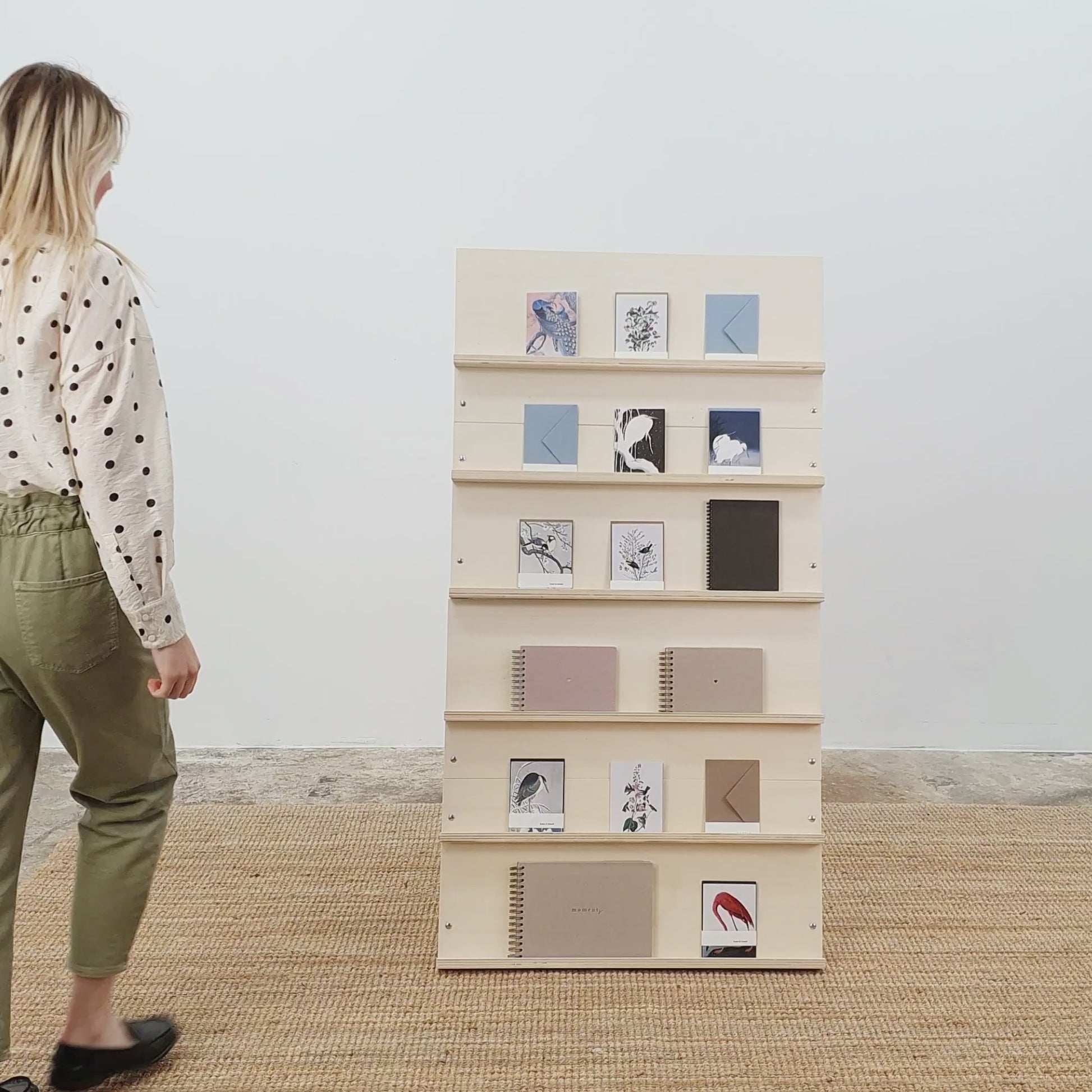 Video demonstration of the foldable wooden magazine display being assembled and split into two parts