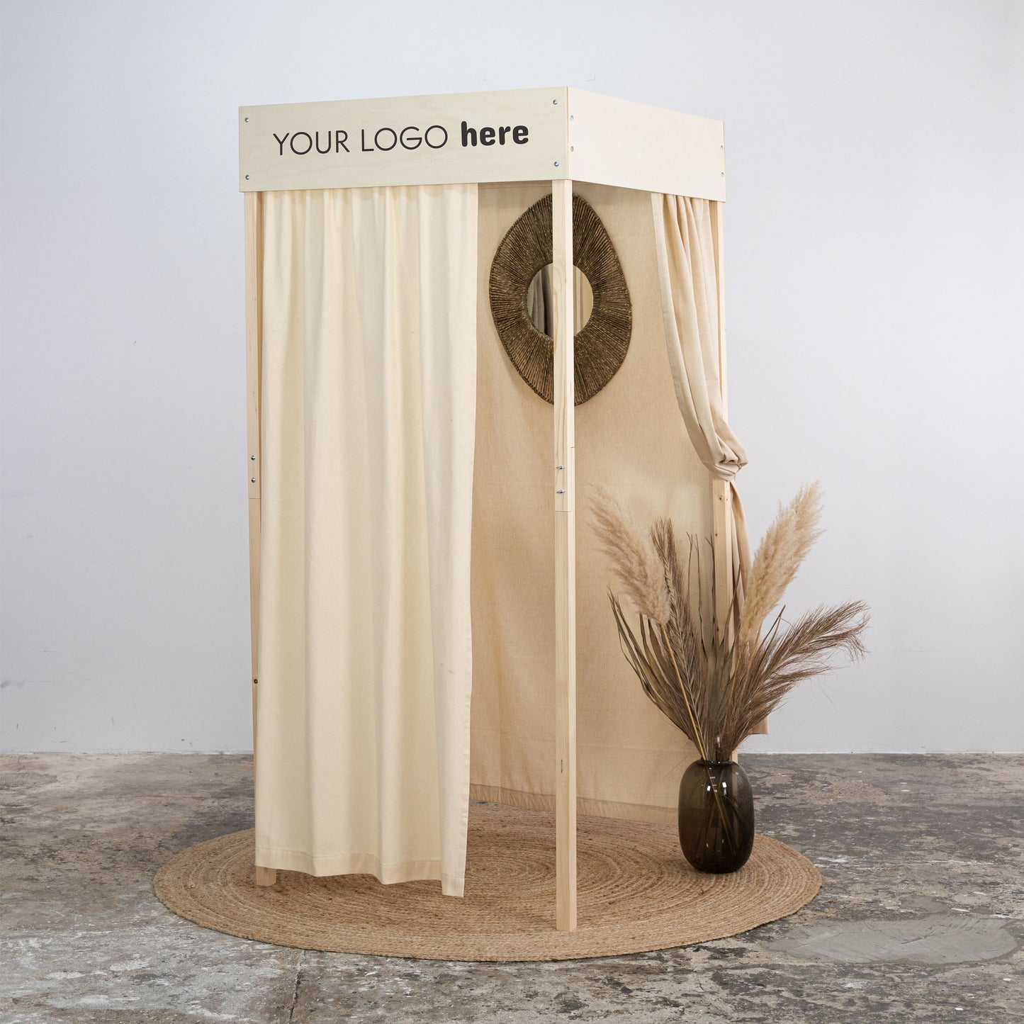 Collapsible Wooden Fitting Room VH-03-NT for trade shows, showrooms, fashion fair and events | Milimetry