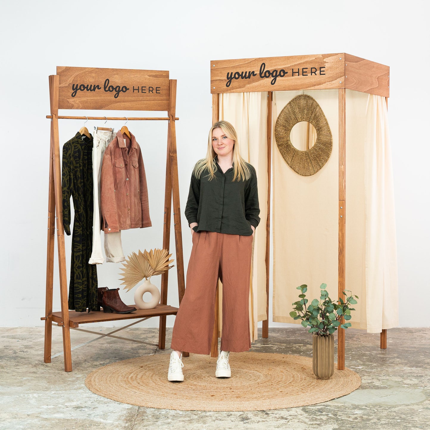 SET Chicago-CF - garment rack and fitting room bundle for fashion designers, clothing brands, showrooms, fashion events | Milimetry
