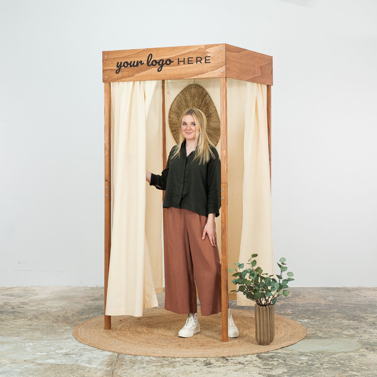 Collapsible Wooden Fitting Room VH-03-CF for trade shows, showrooms, fashion fair and events | Milimetry