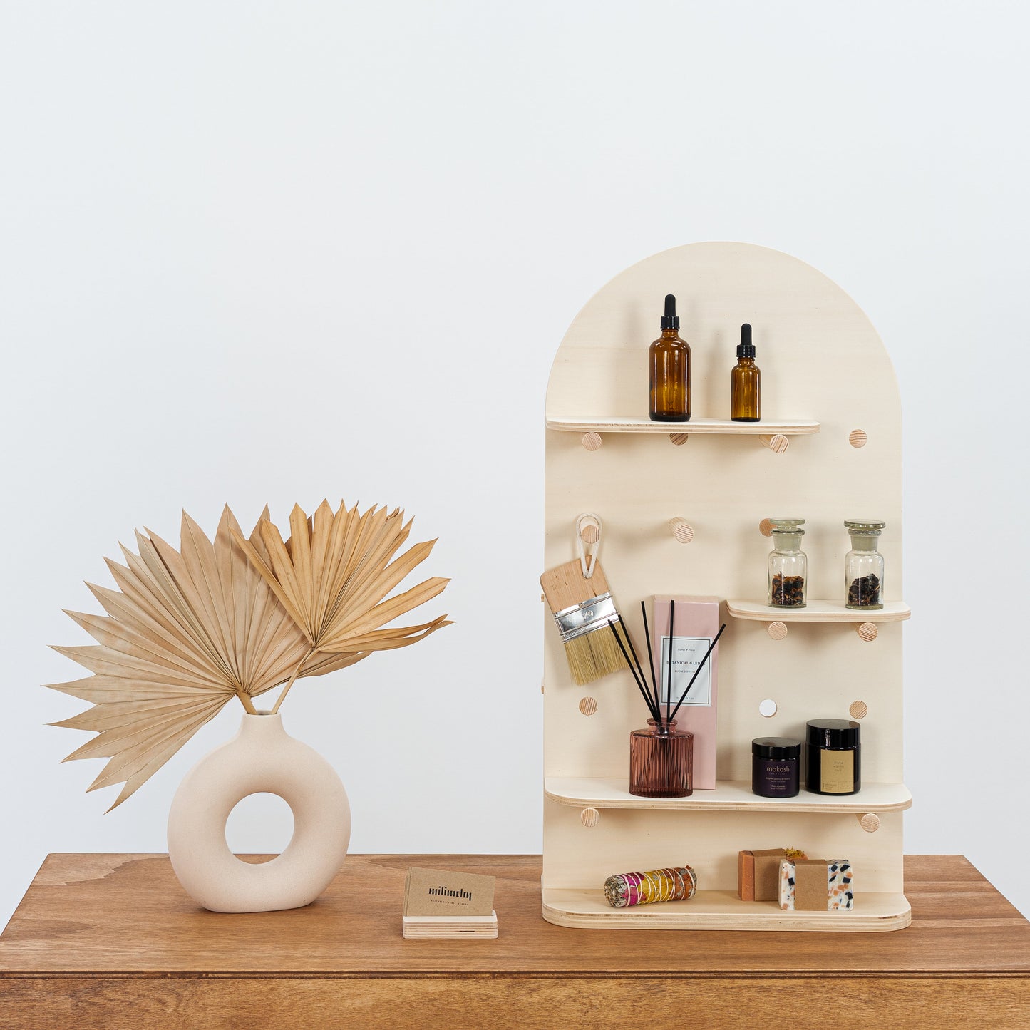 Tabletop pegboard display for retail counters