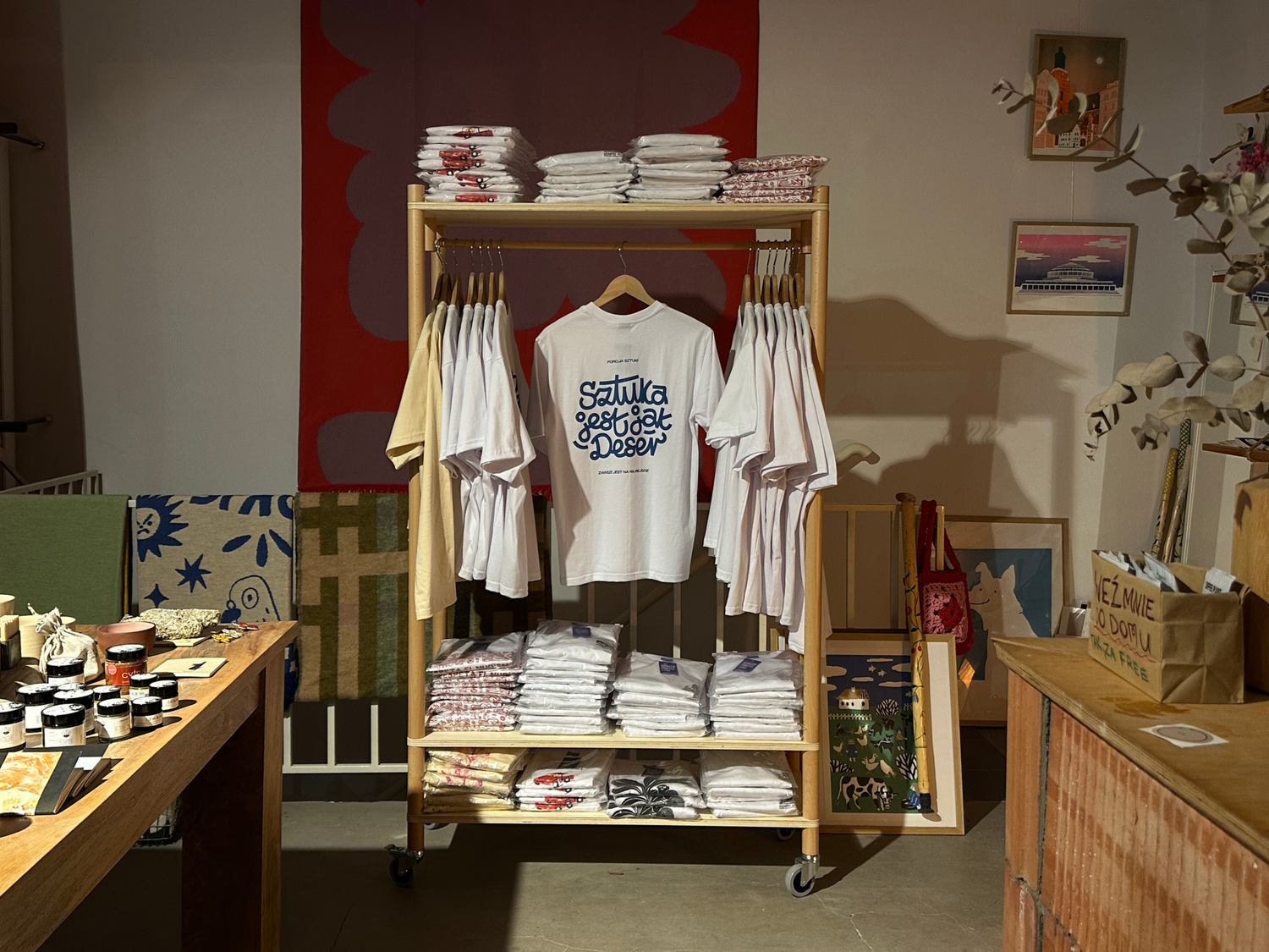 Pop-Up Store Display: A Case Study from a Warsaw Fashion Pop-Up
