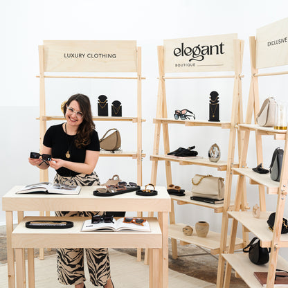 Mobilier d'exposition en bois naturel pour marques artisanales et lifestyle