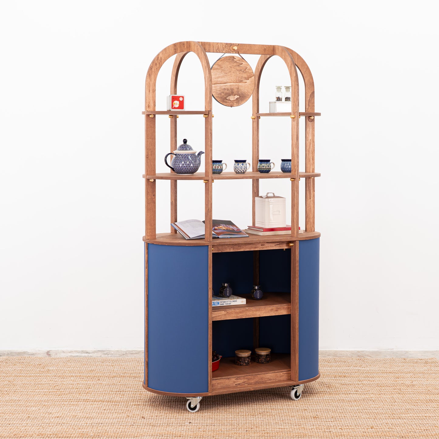 portable merchandising cart with logo plate