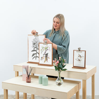 tabletop clipboard display stand for cafés, bars, and shops

