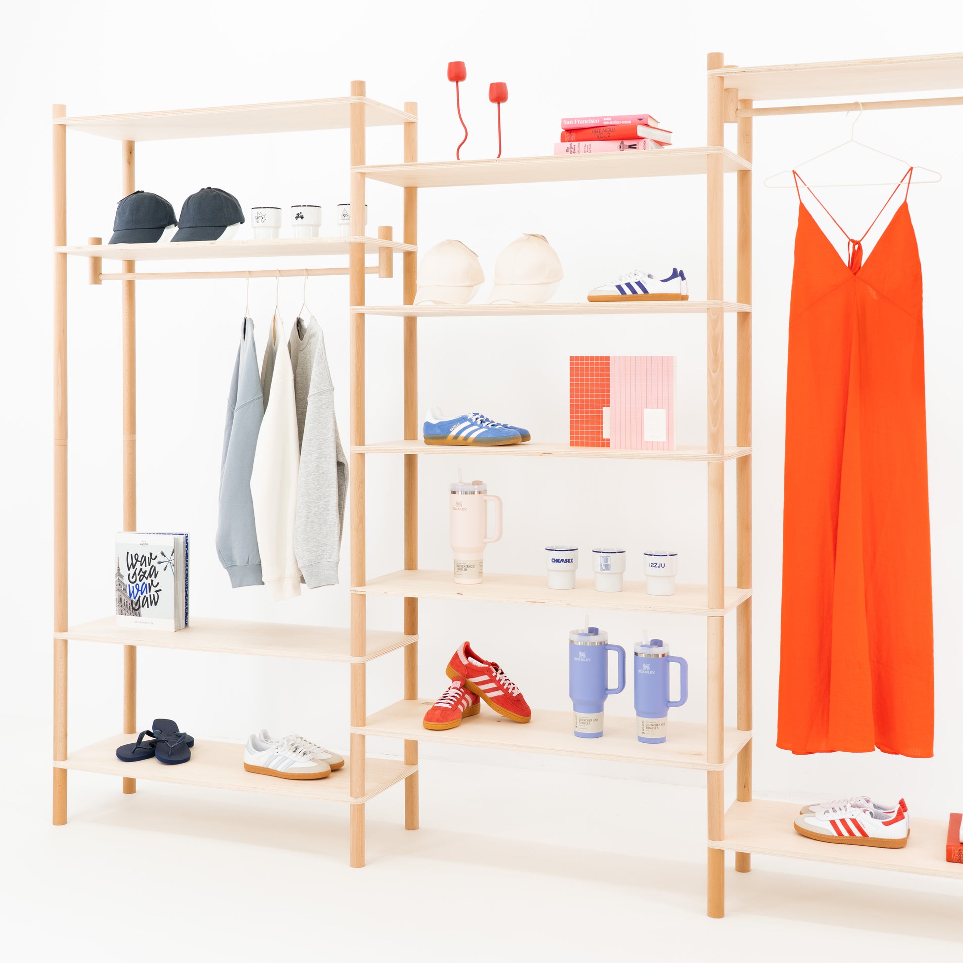 BAMBUK triple display unit assembled in a booth layout