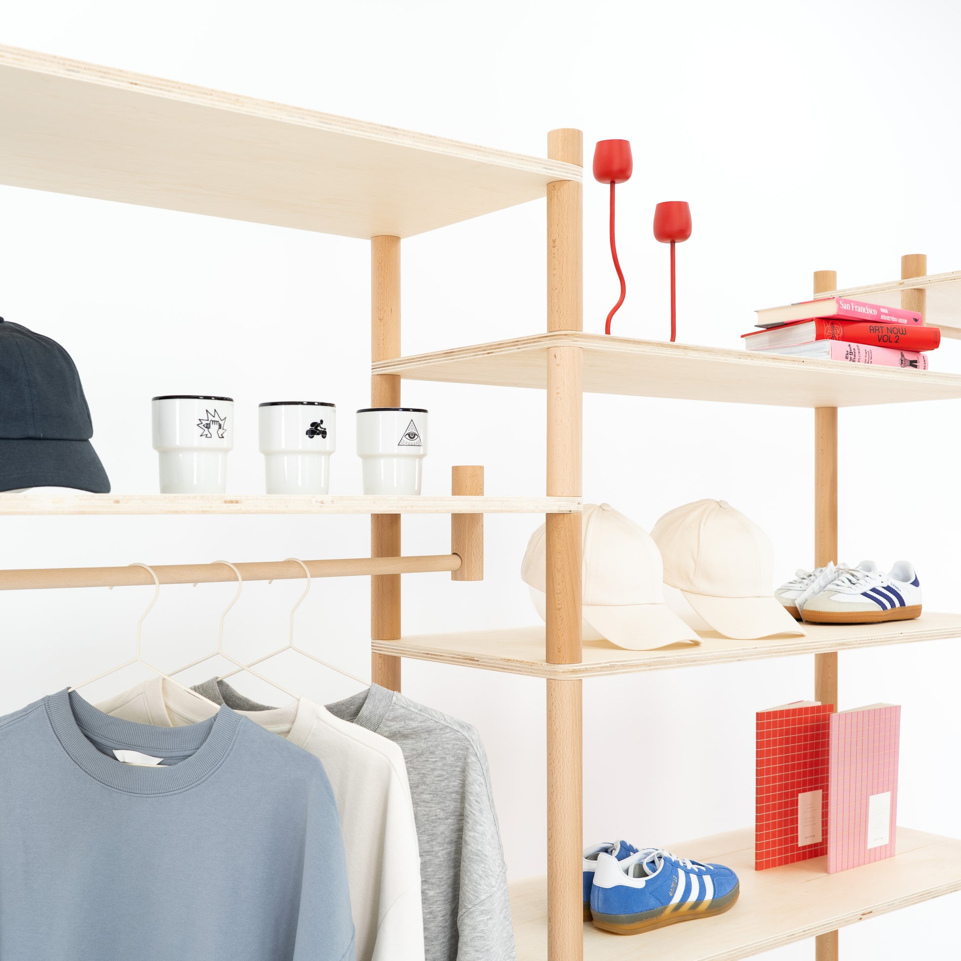 Durable display shelf for mobile retail use