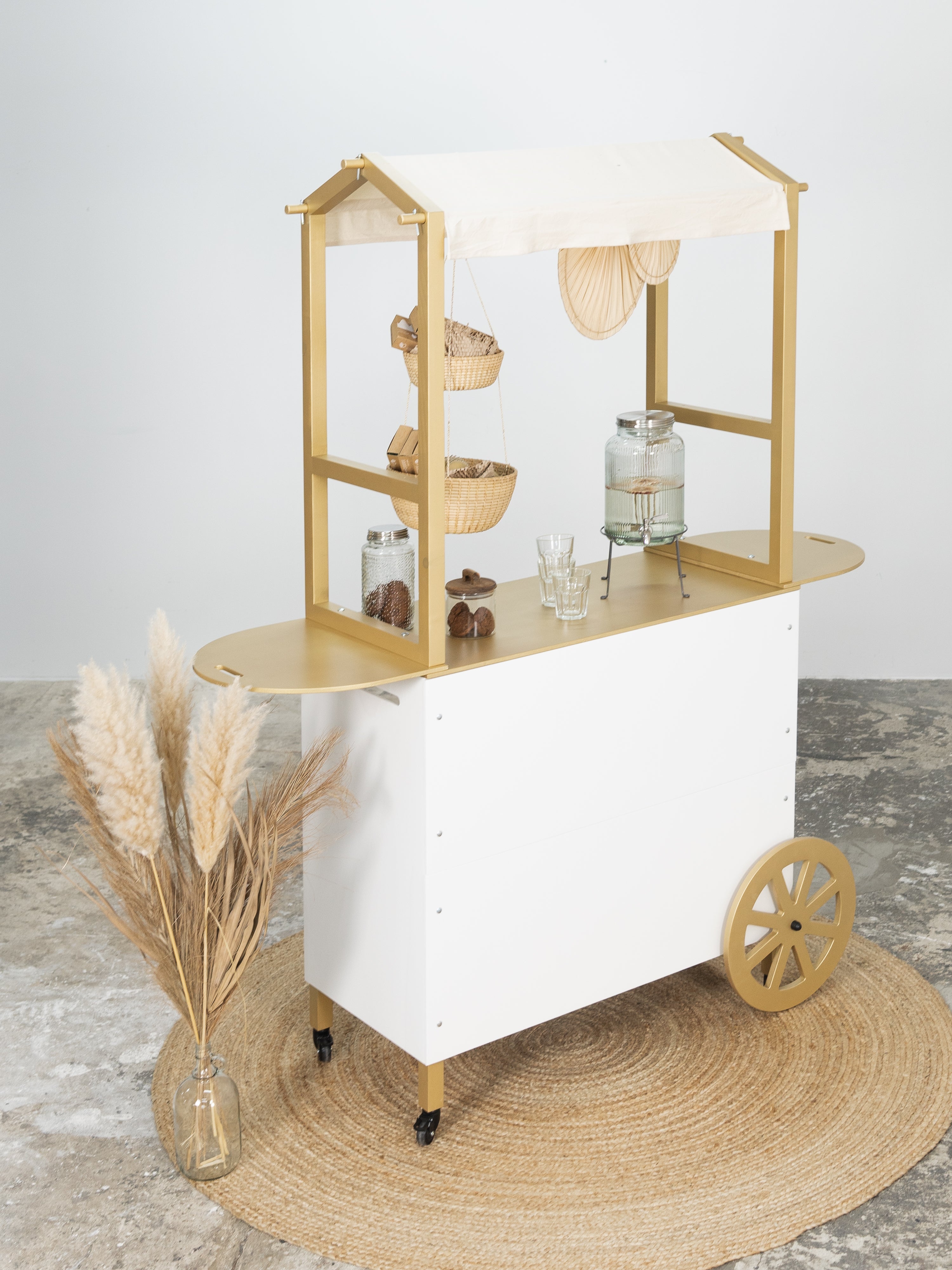 Catering cart in custom white and gold colors by Milimetry 
