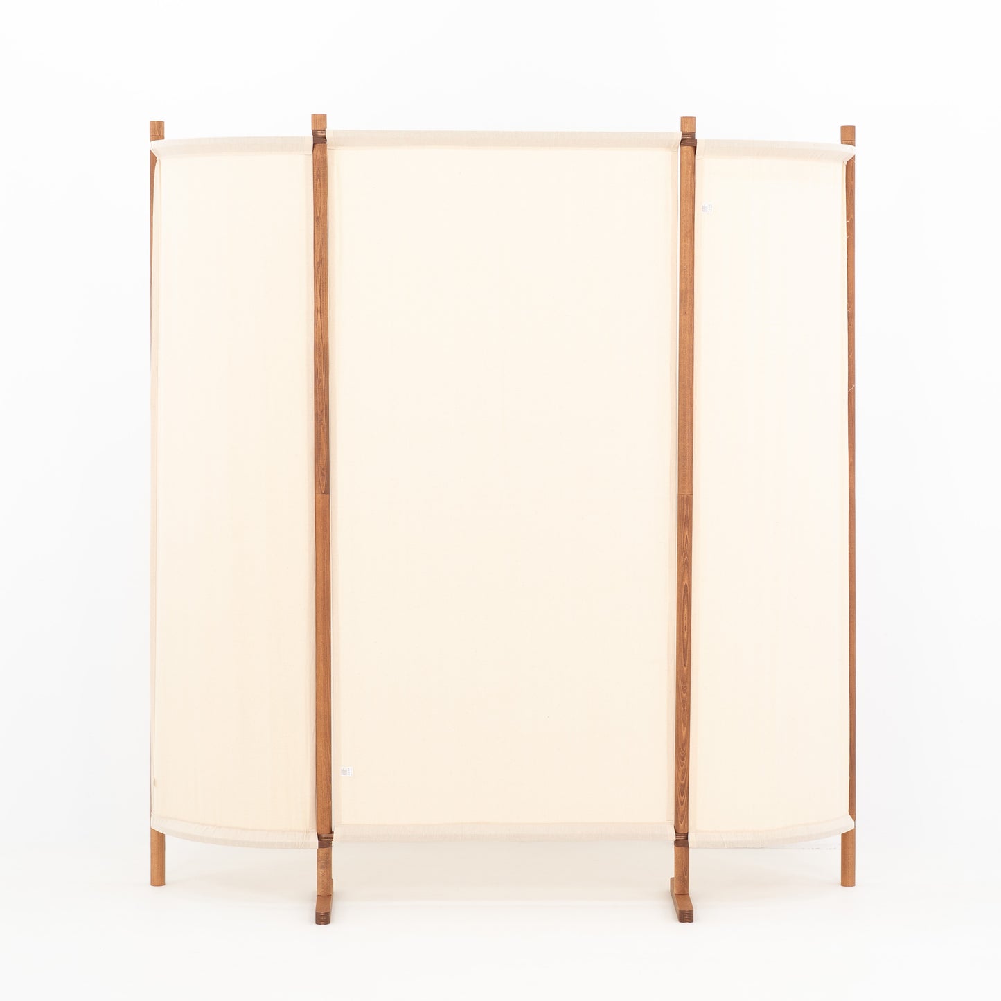 Detal drewnianej ramy w kolorze coffee do premium konceptów retailowych tworzonych przez agencje
